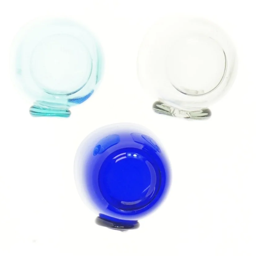 Tre små glas m. Chr. VI våbenskjold (str. 6,5x6 cm)