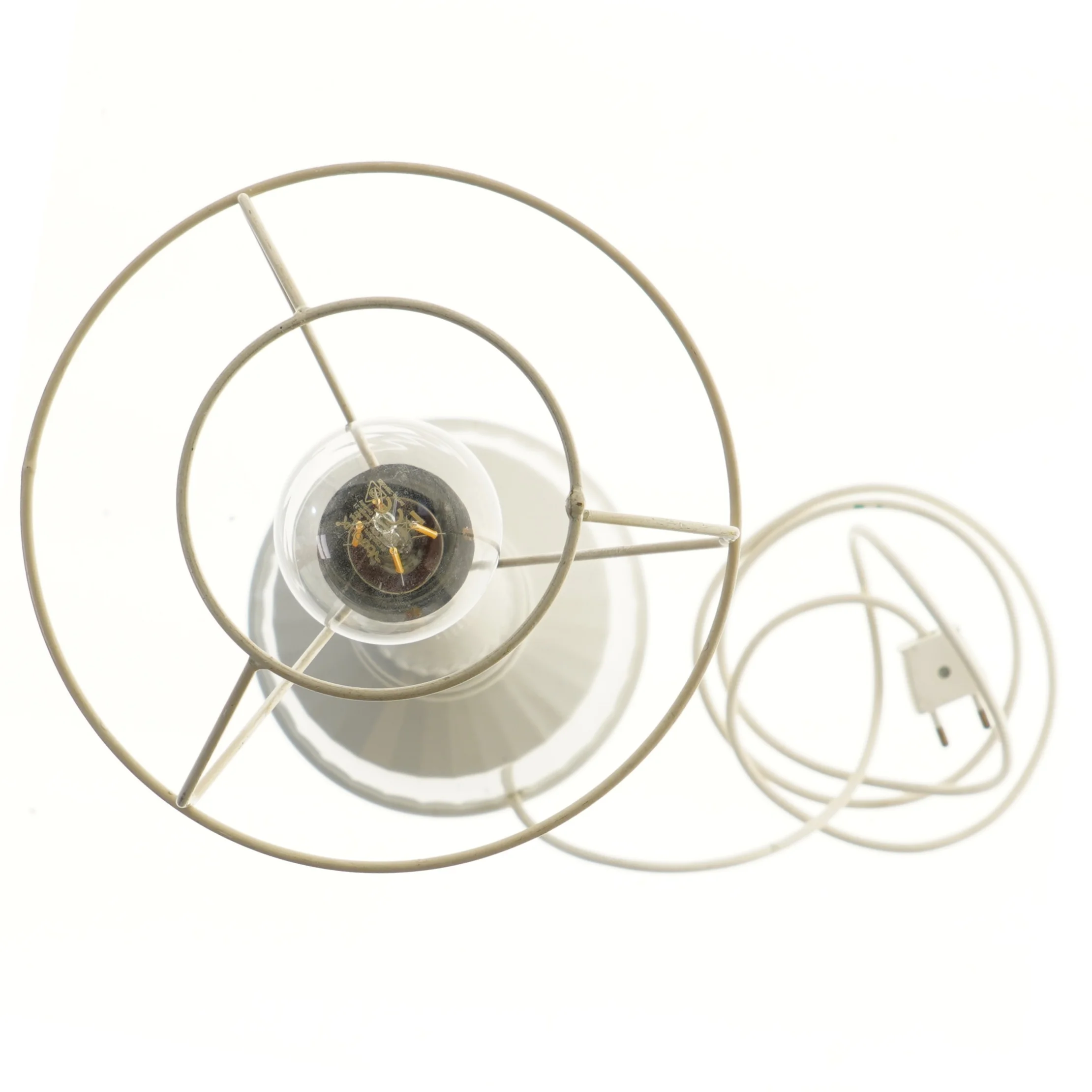 Bordlampe med skærm (str. 63 cm)