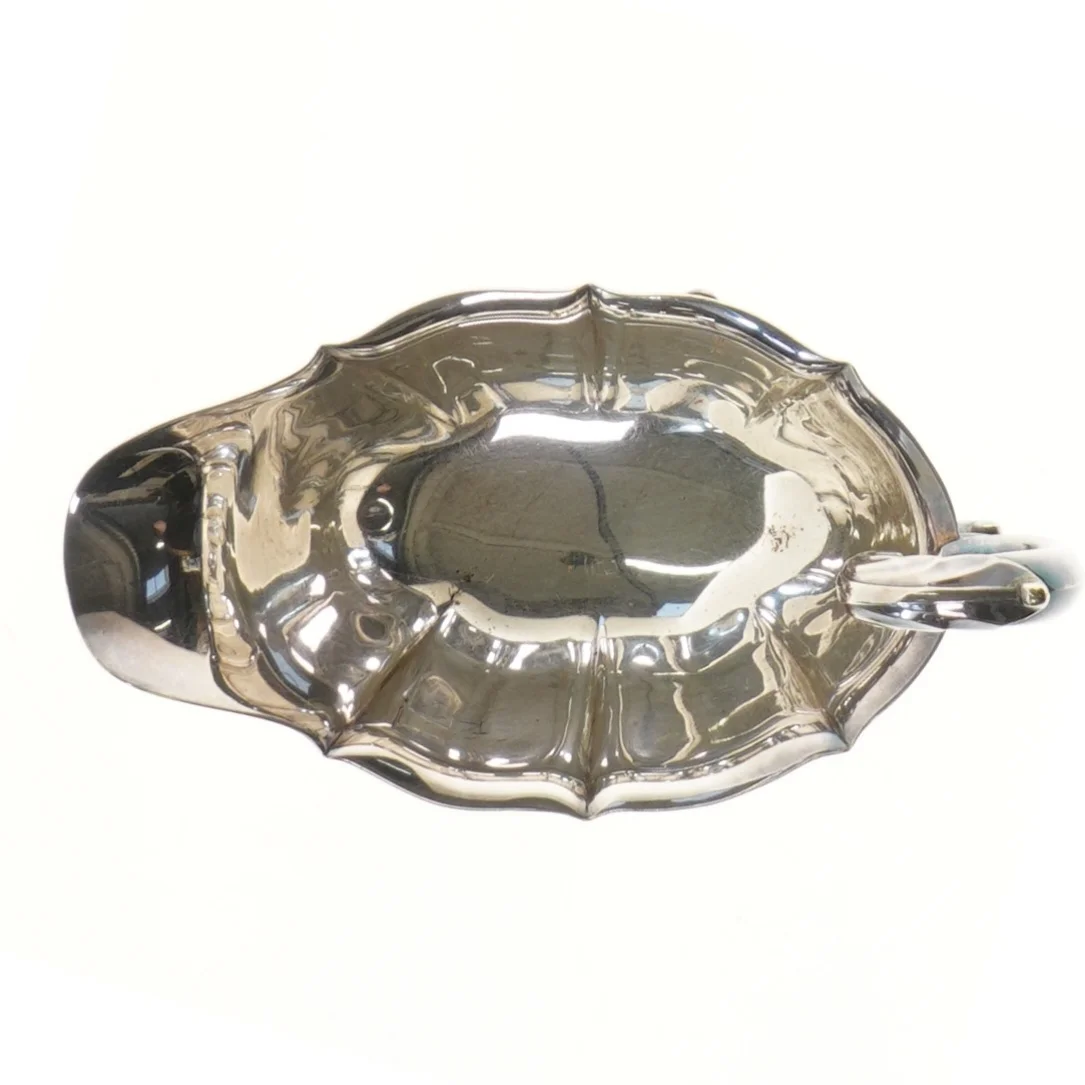 Sølv sovseskål med dekorative detaljer (str. 20x10,5 cm)