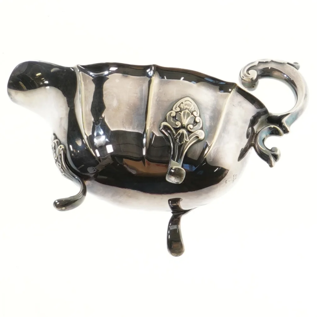 Sølv sovseskål med dekorative detaljer (str. 20x10,5 cm)