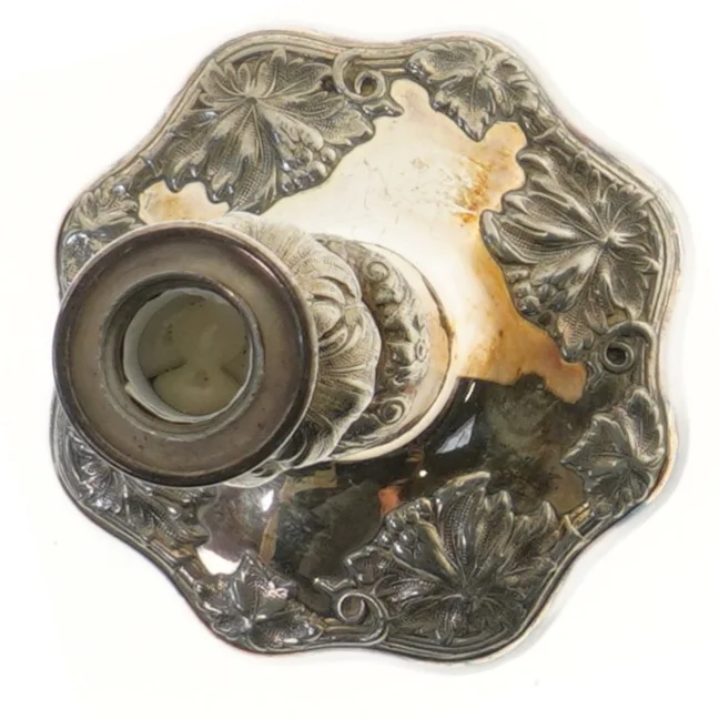 Antik lysestage i metal (str. 24 cm)