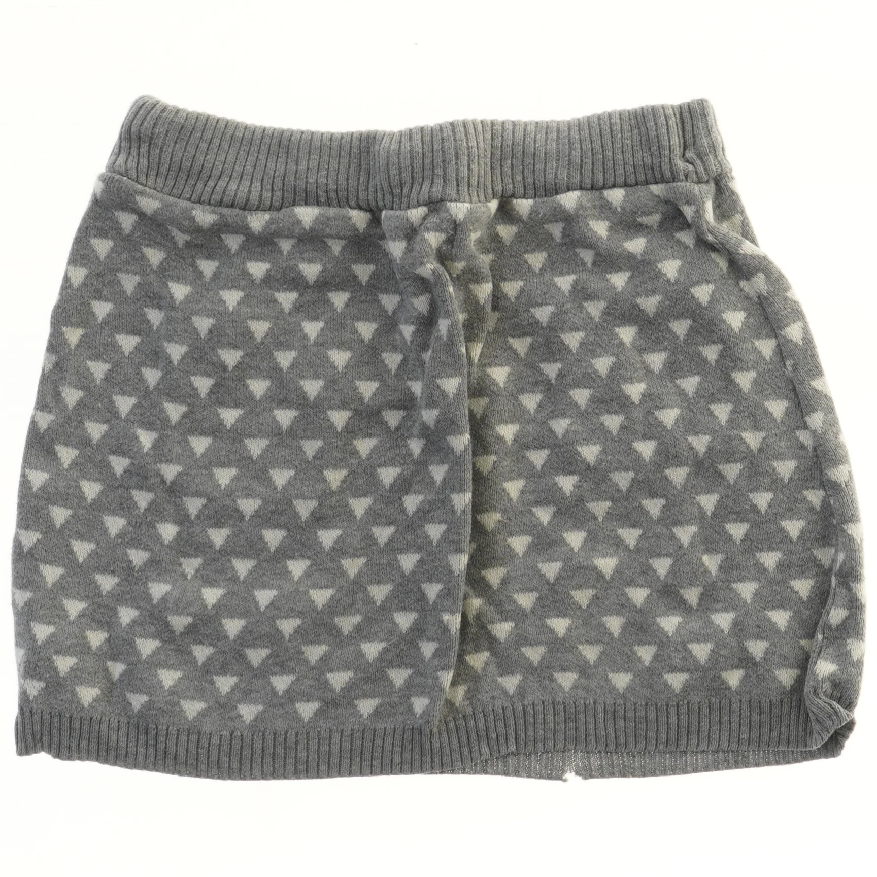 Grå nederdel med trekantmønster fra H&M (str. 122)