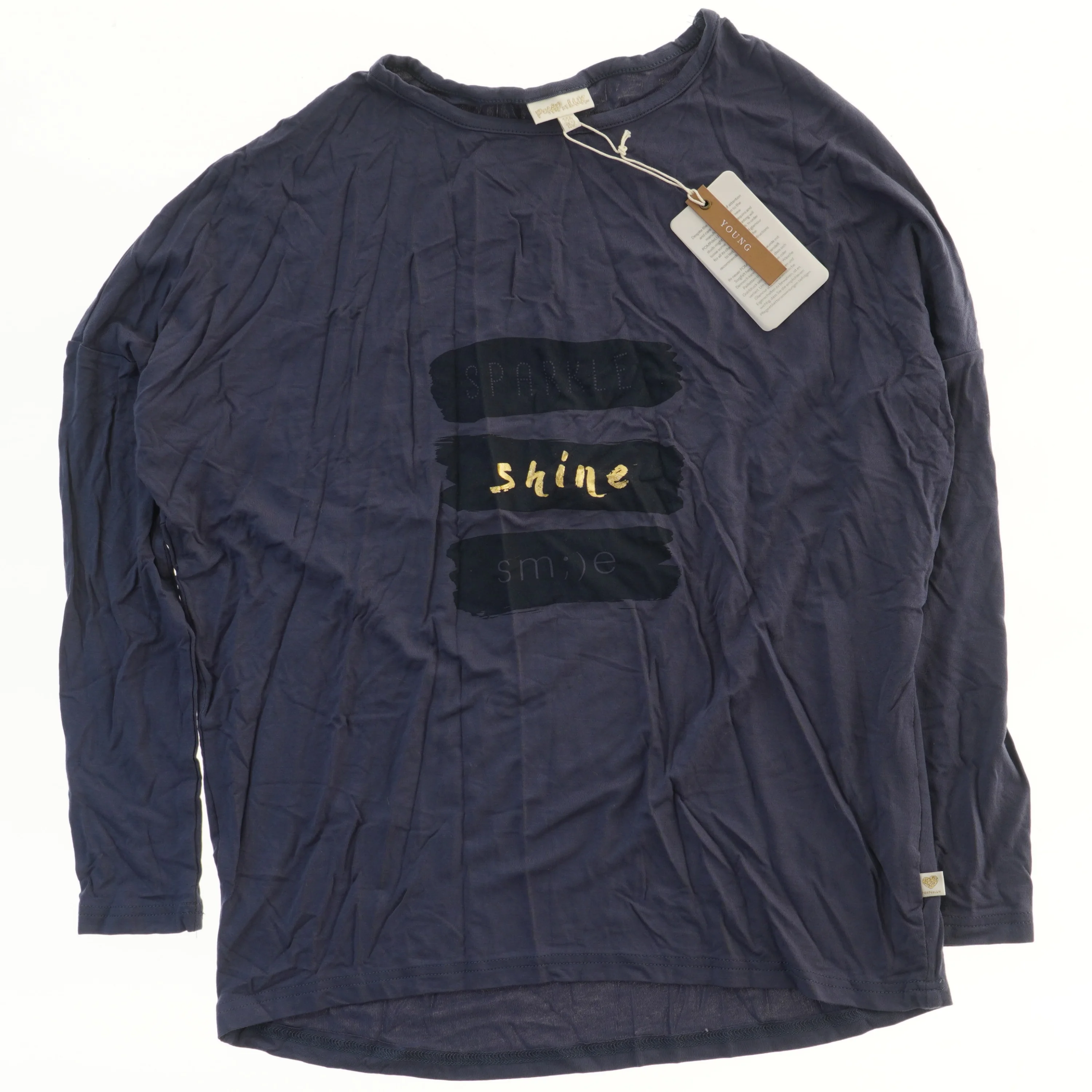 Langærmet bluse med tekst fra Pomp de Lux (str. 146)