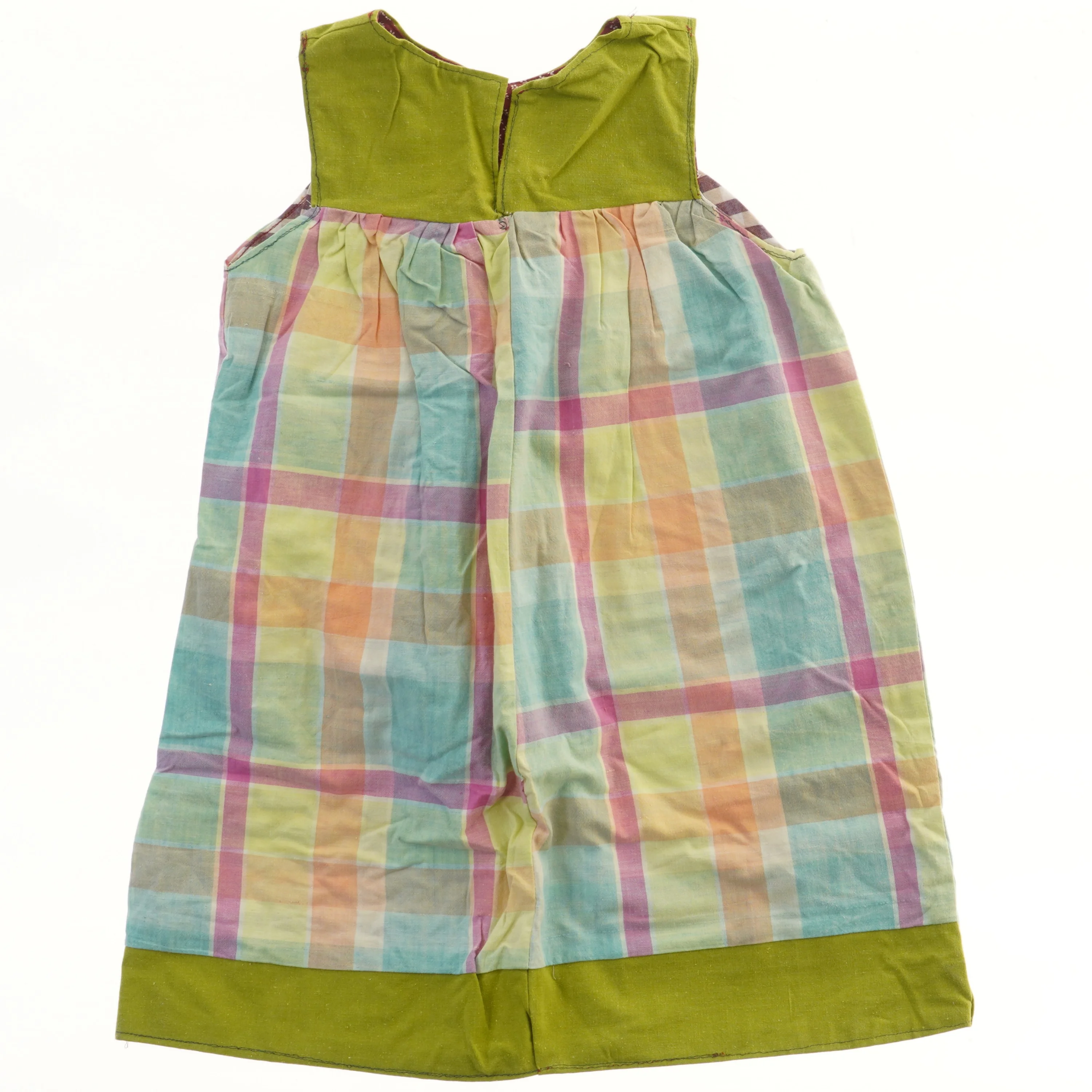 Sommerkjole med ternet mønster (str. 110)