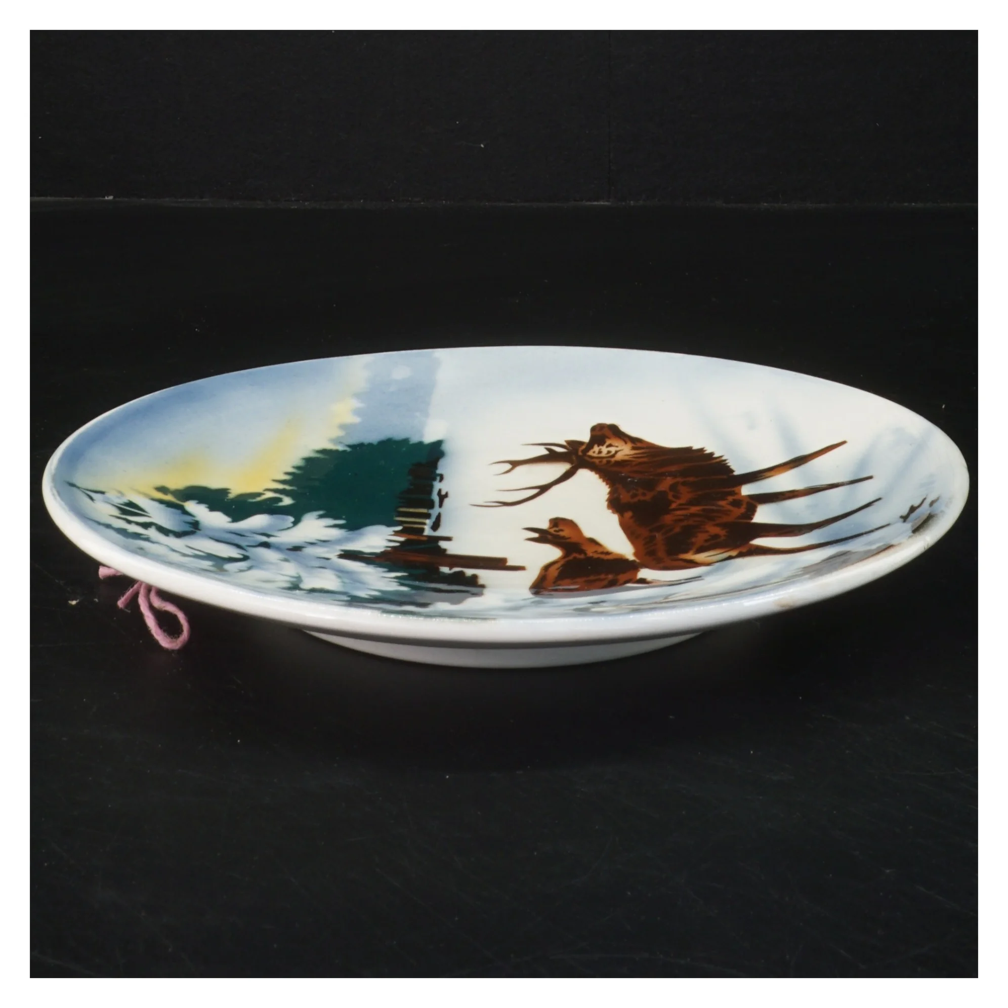 Dekorativ tallerken med hjorte motiv (str. Ø 20,5 cm)