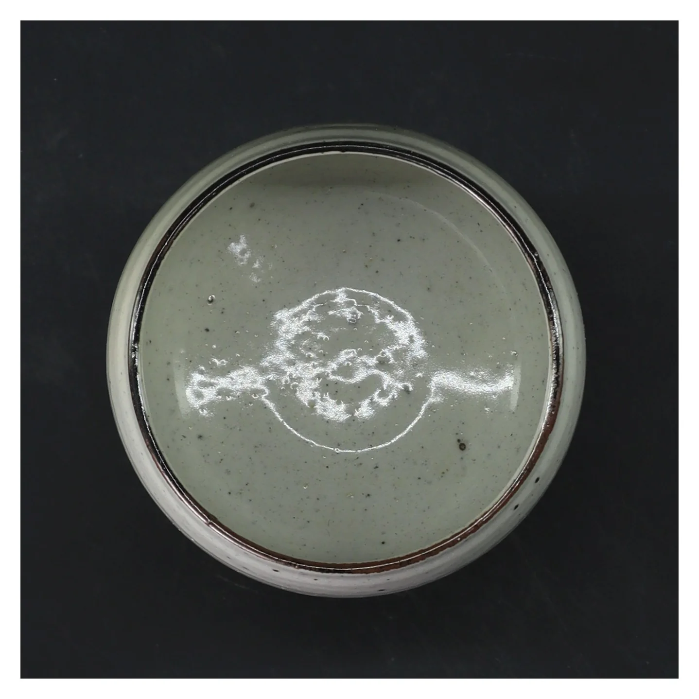 Keramik vase på fod (str. Ø 8,5 cm længde 14 cm)