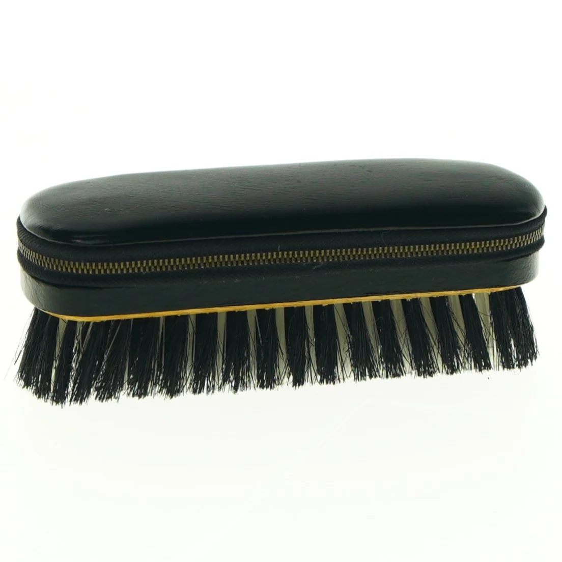 Rejsesæt med syting og børste (str. 14 x 5 cm)