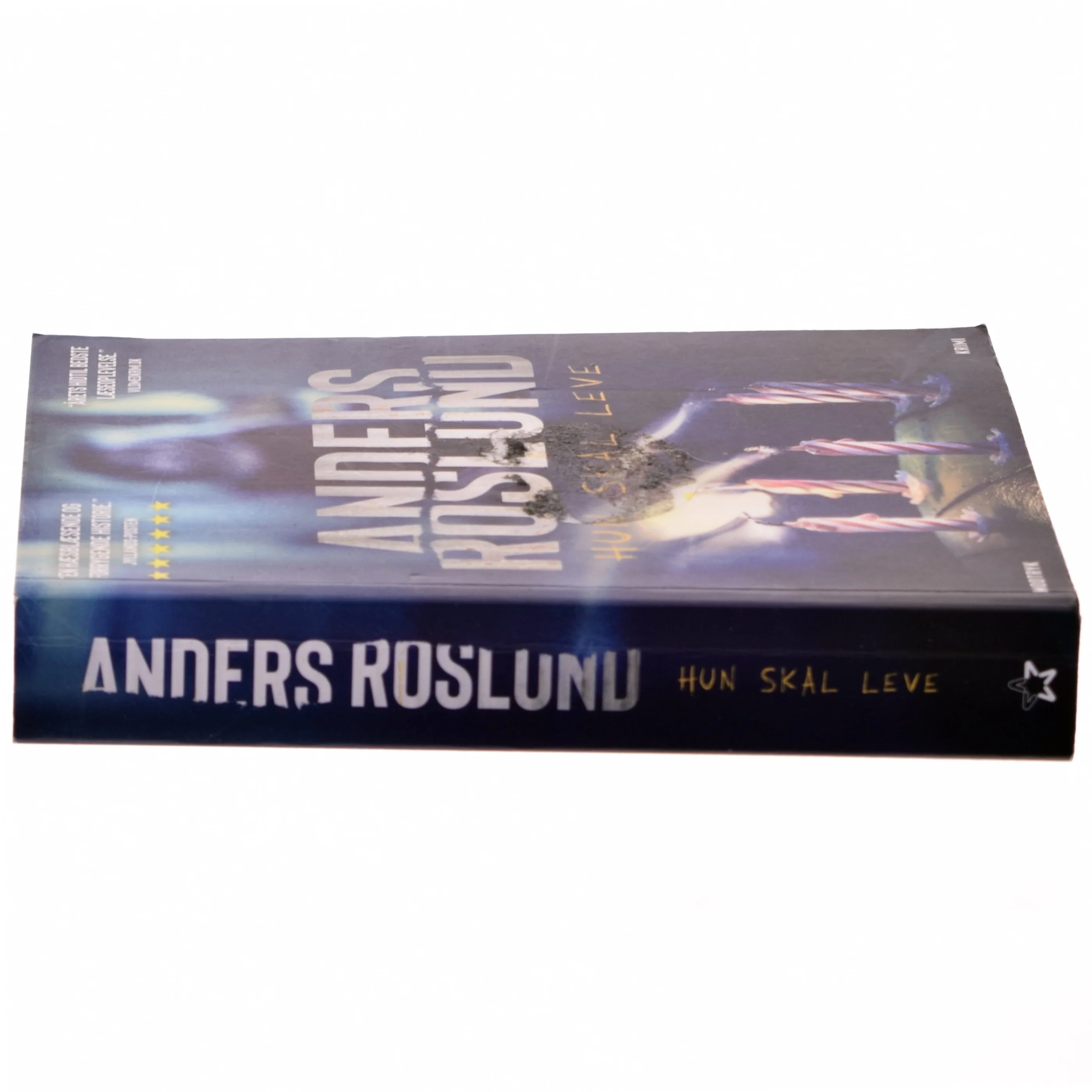 Anders Roslund: Hun skal leve, Hardback fra Modtryk