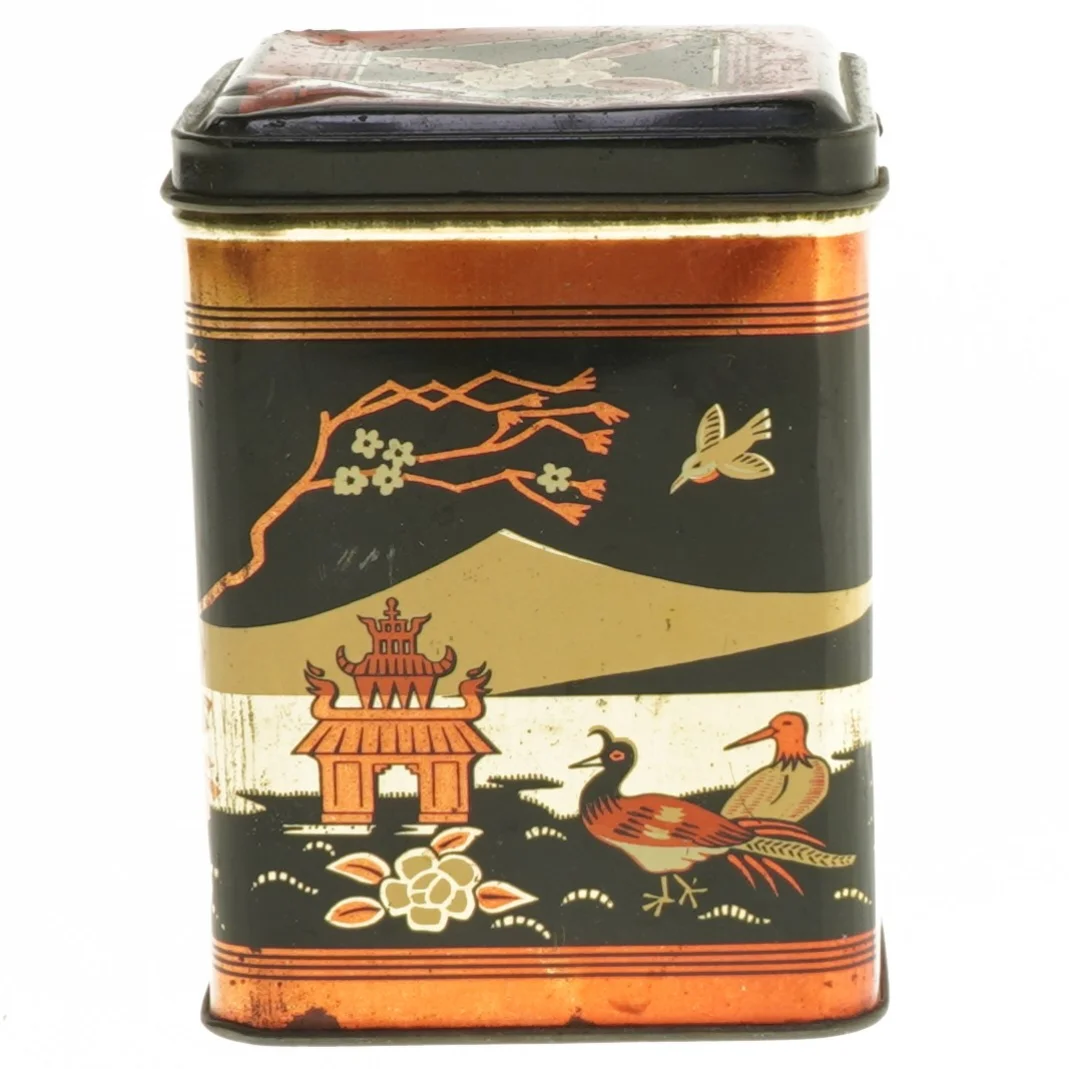 Dekorativ metaldåse med japansk motiv (str. 12x9x9 cm)