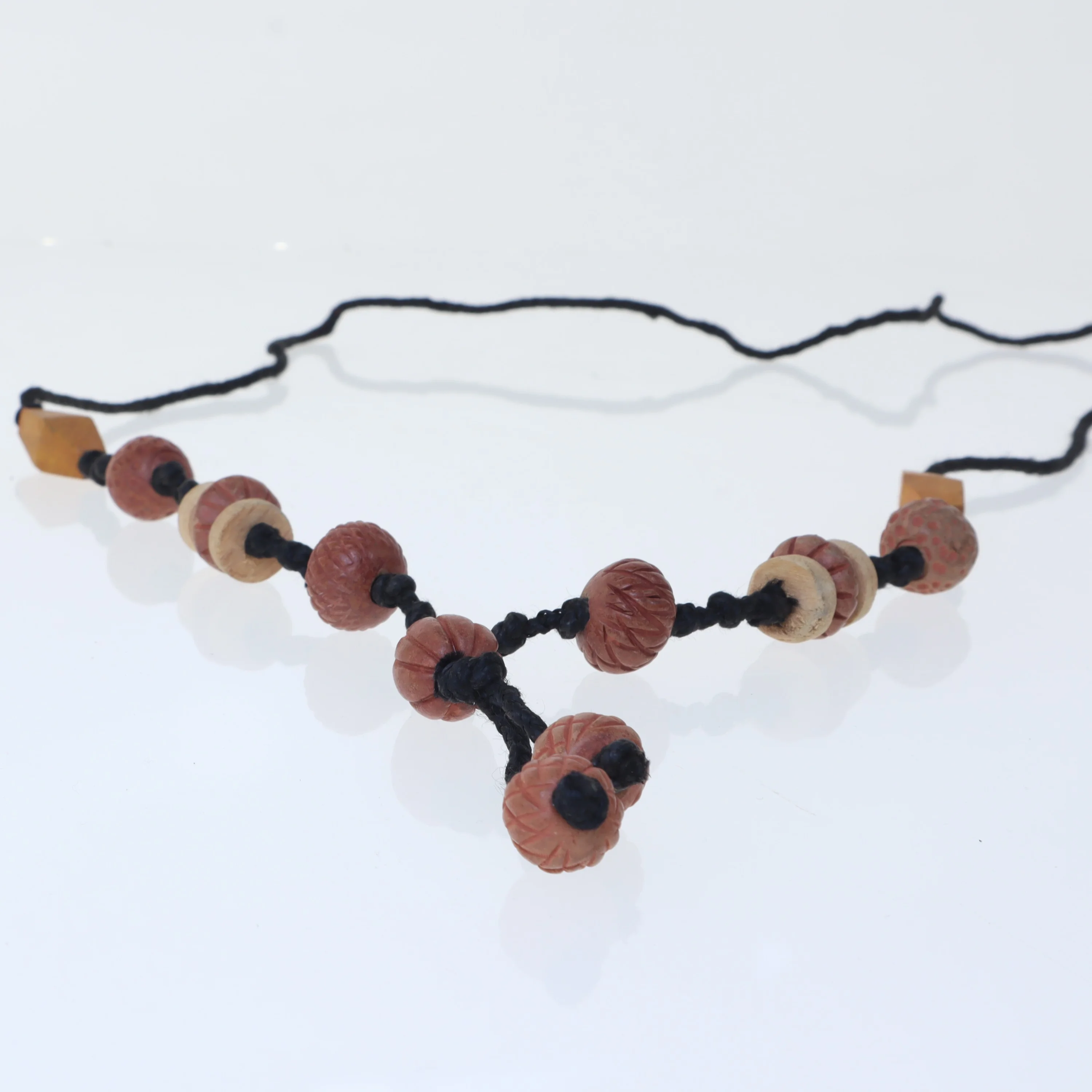 Halskæde med træperler (str. 96 cm)
