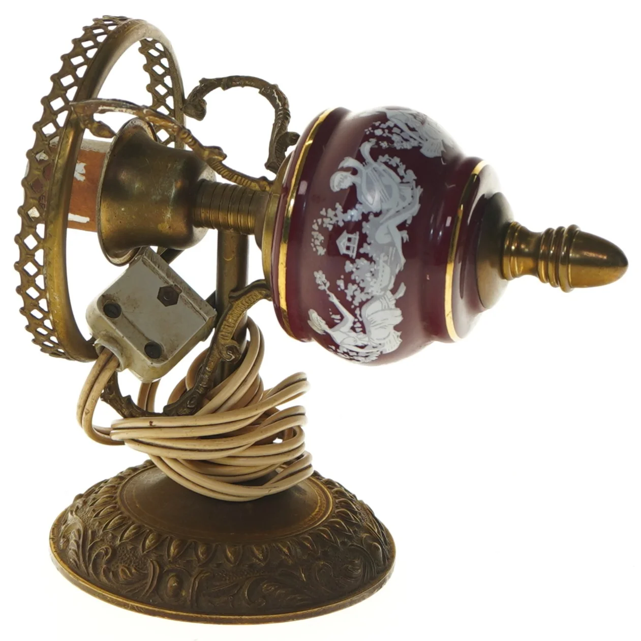 Vintage væglampe med porcelænsskærm (str. 15x17 cm)