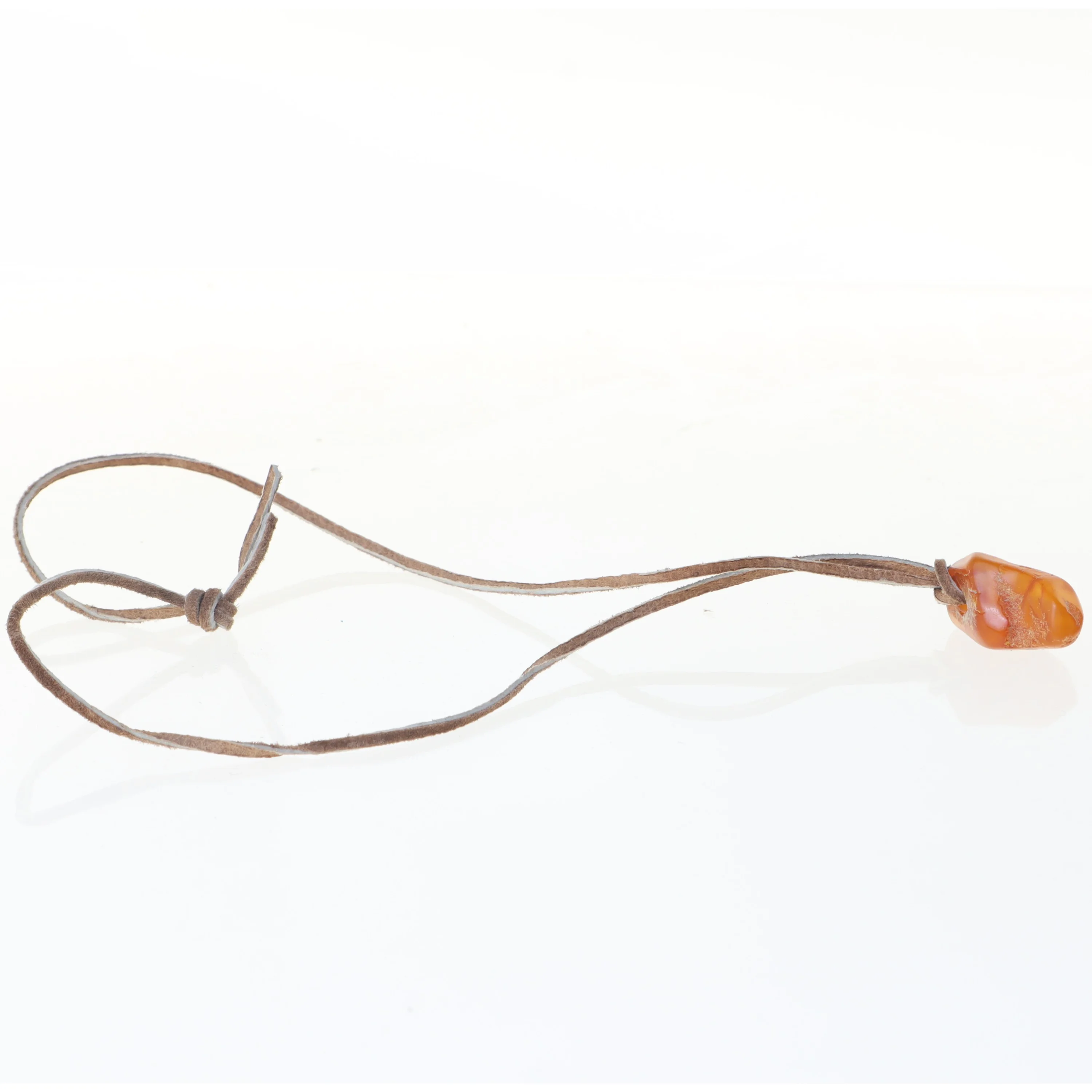 Halskæde med stenvedhæng (str. 33 cm)