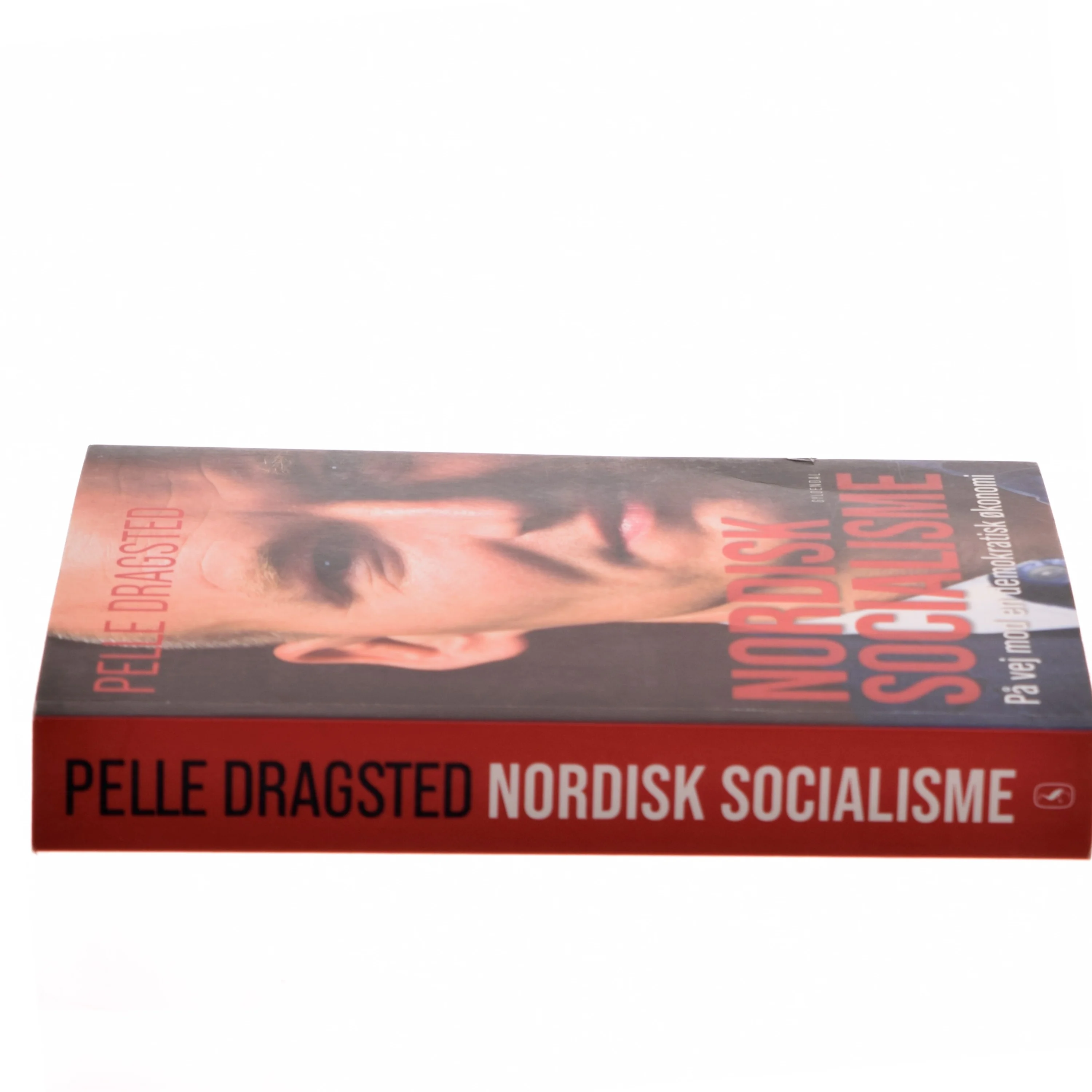 Nordisk socialisme : på vej mod en demokratisk økonomi af Pelle Dragsted (Bog)