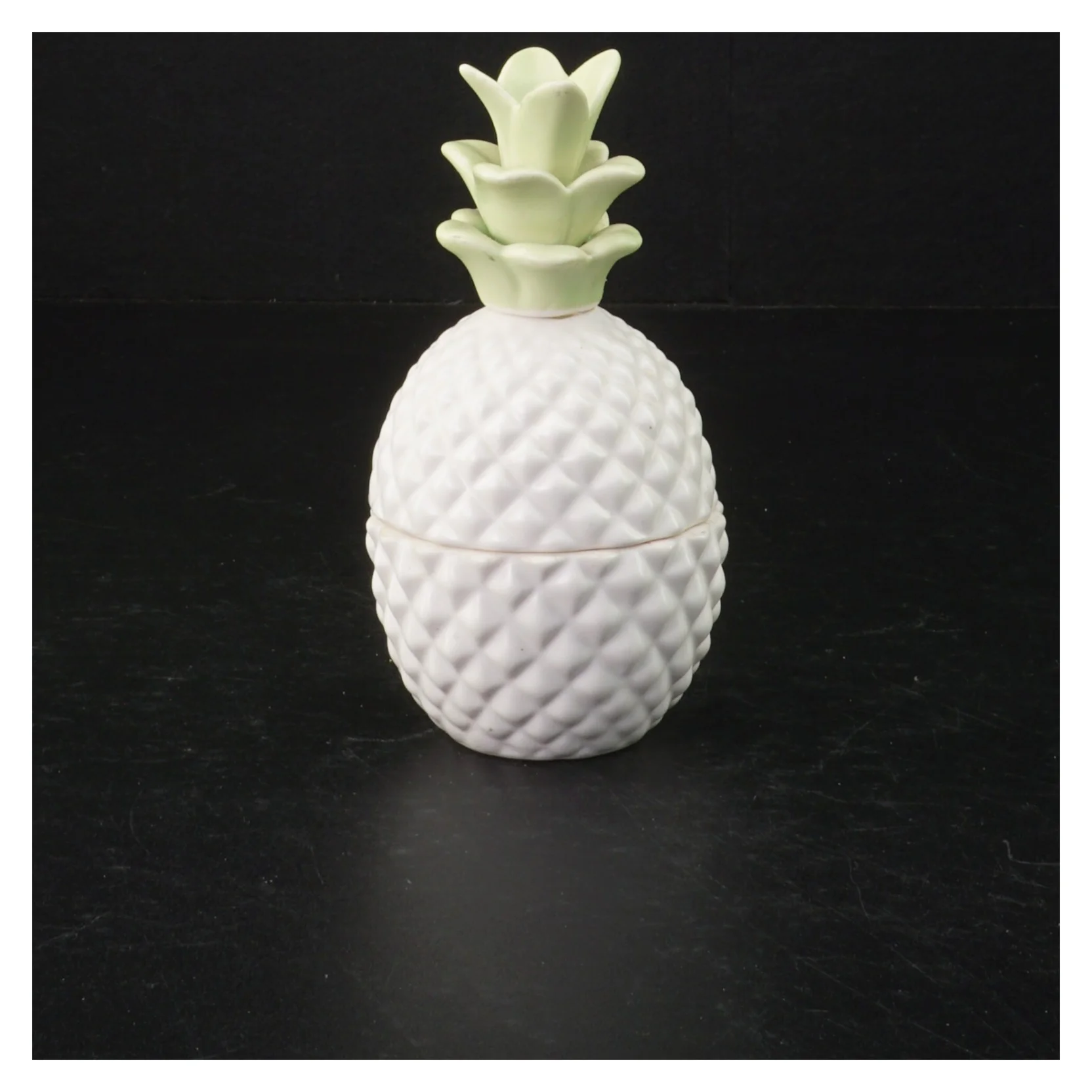 Ananasformet keramikvase (str. H 13 cm)