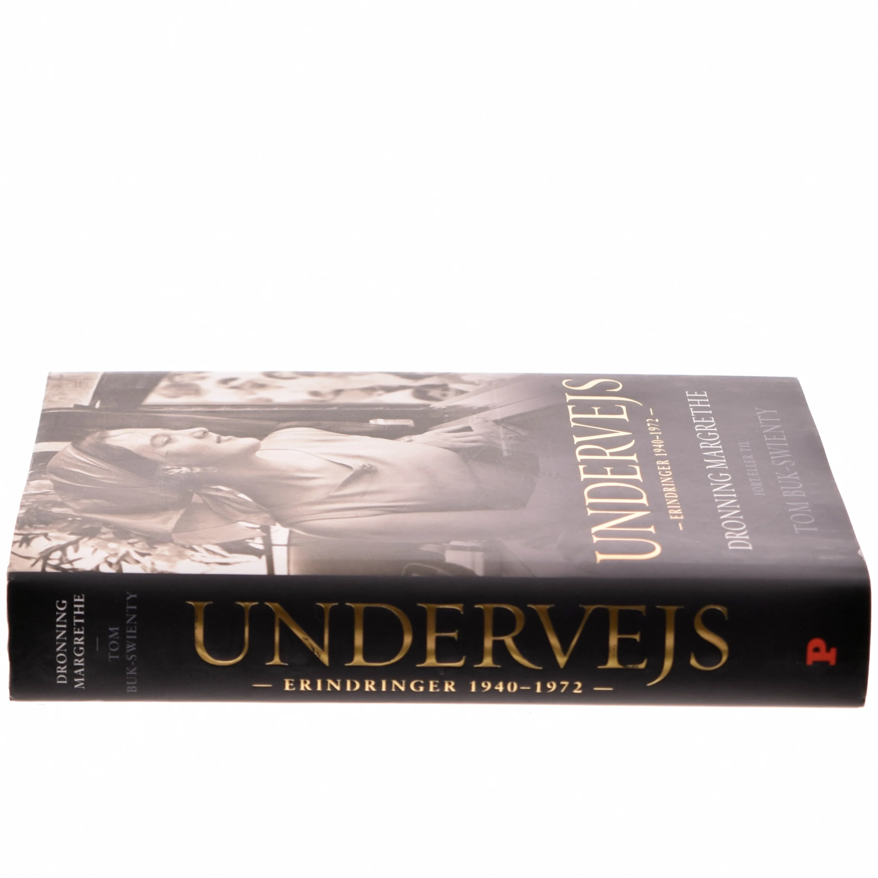 Undervejs : erindringer 1940-1972 af Margrethe II (Bog)