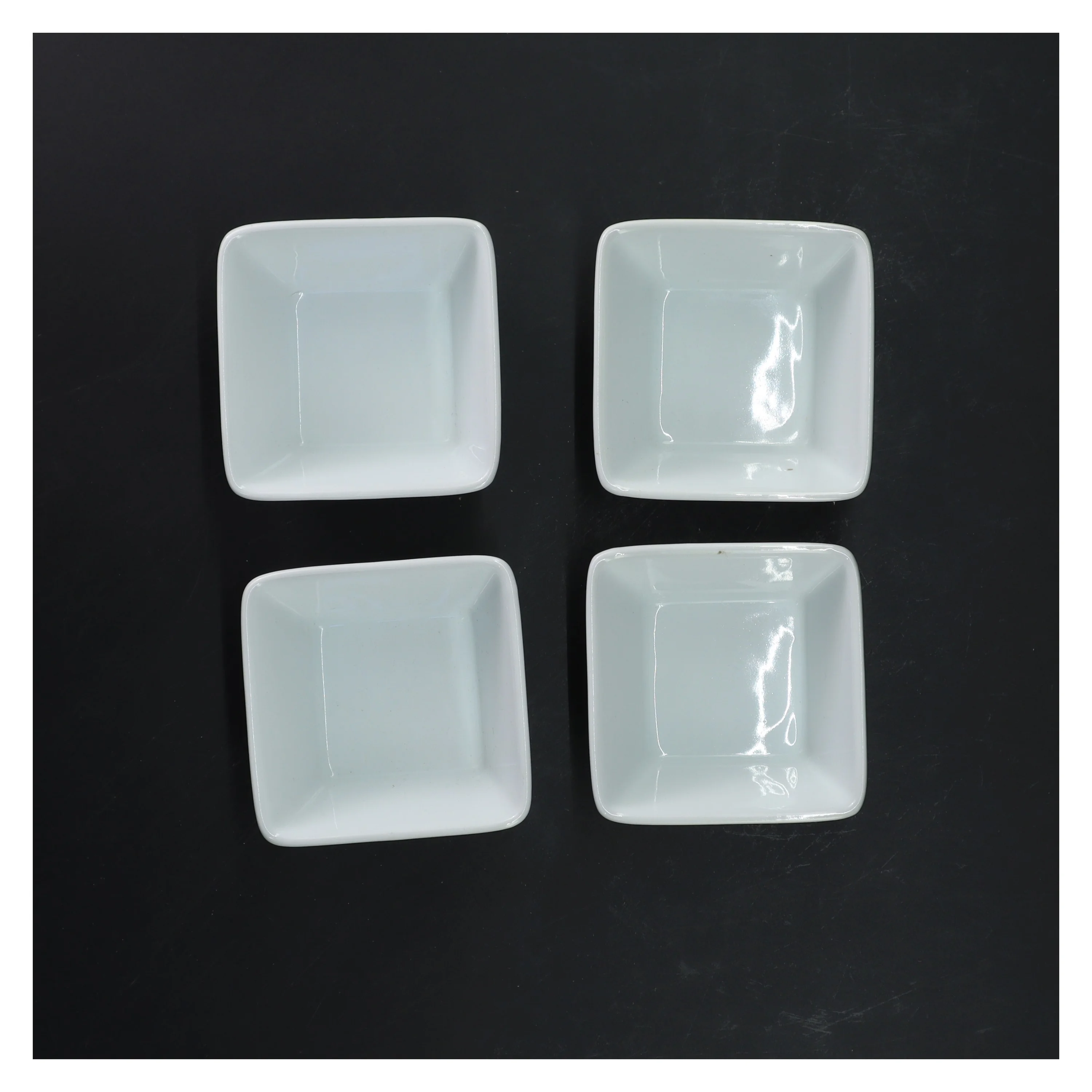 Sæt af firkantede skåle med design fra Poul Pava (str. 8x8x5 cm)