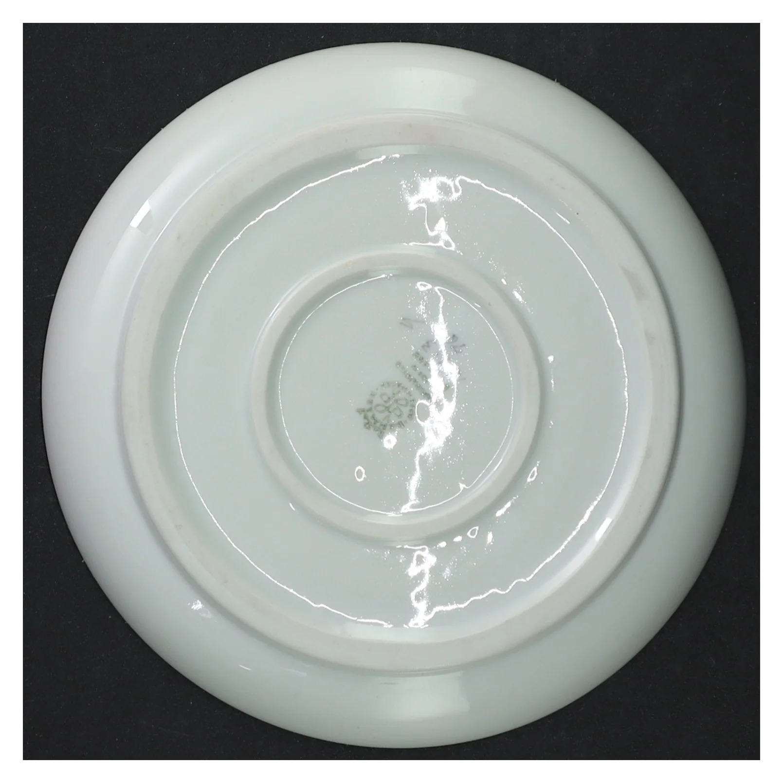 Hvid porcelænstallerken (str. 16 cm i diameter)