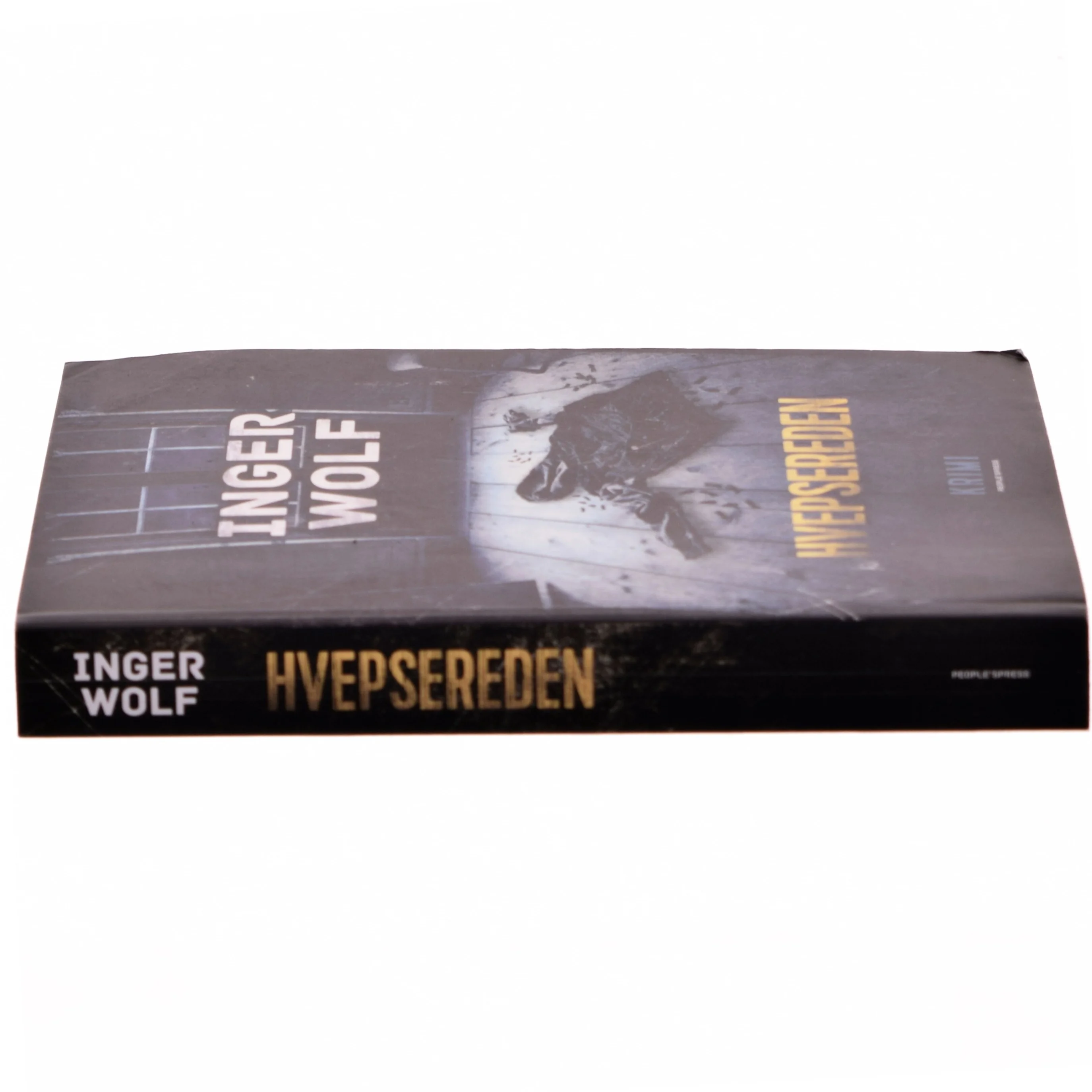 Hvepsereden af Inger Wolf fra People's Press
