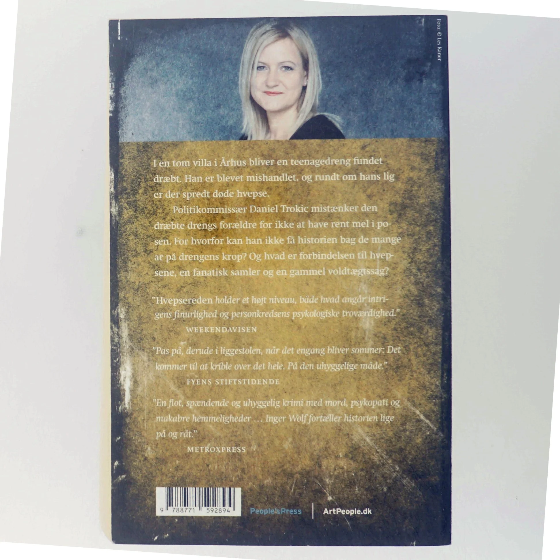 Hvepsereden af Inger Wolf fra People's Press
