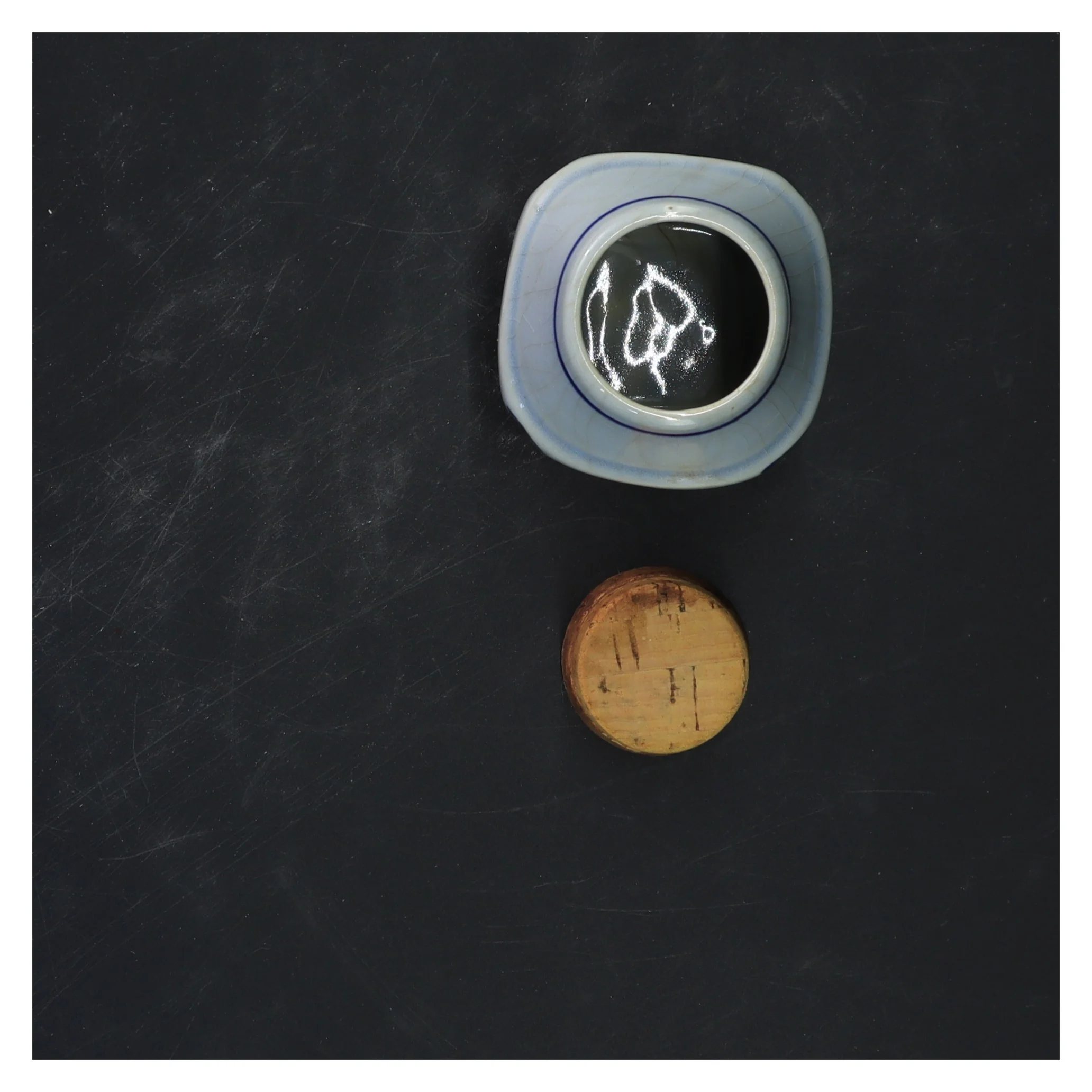 Keramik krydderikrukke med korklåg fra Søholm (str. 9,5x6 cm)