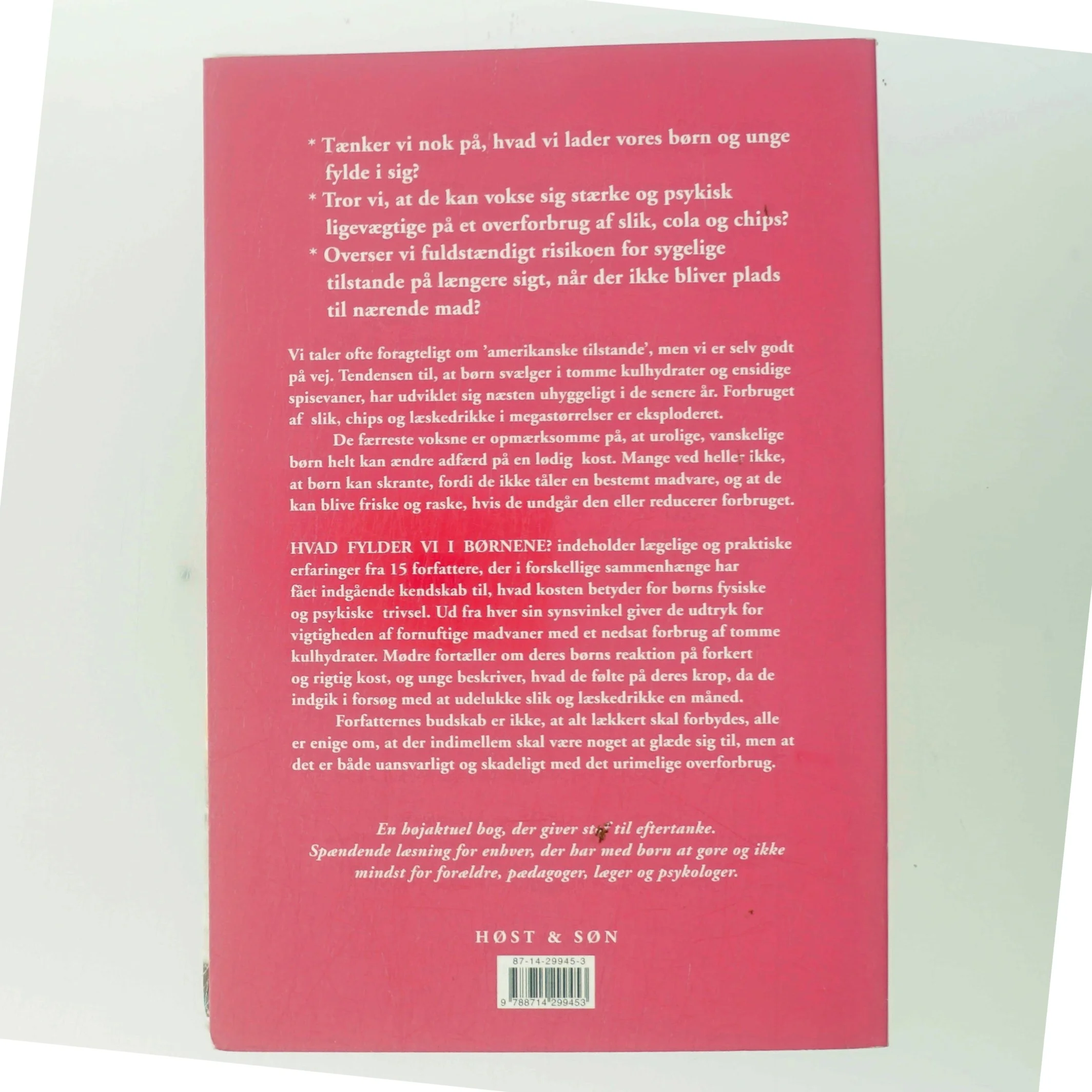 Hvad fylder vi i børnene? : 15 fagfolk om kostbehandling af urolige, aggressive, overvægtige og skrantende børn af Jonna Deibjerg (Bog)