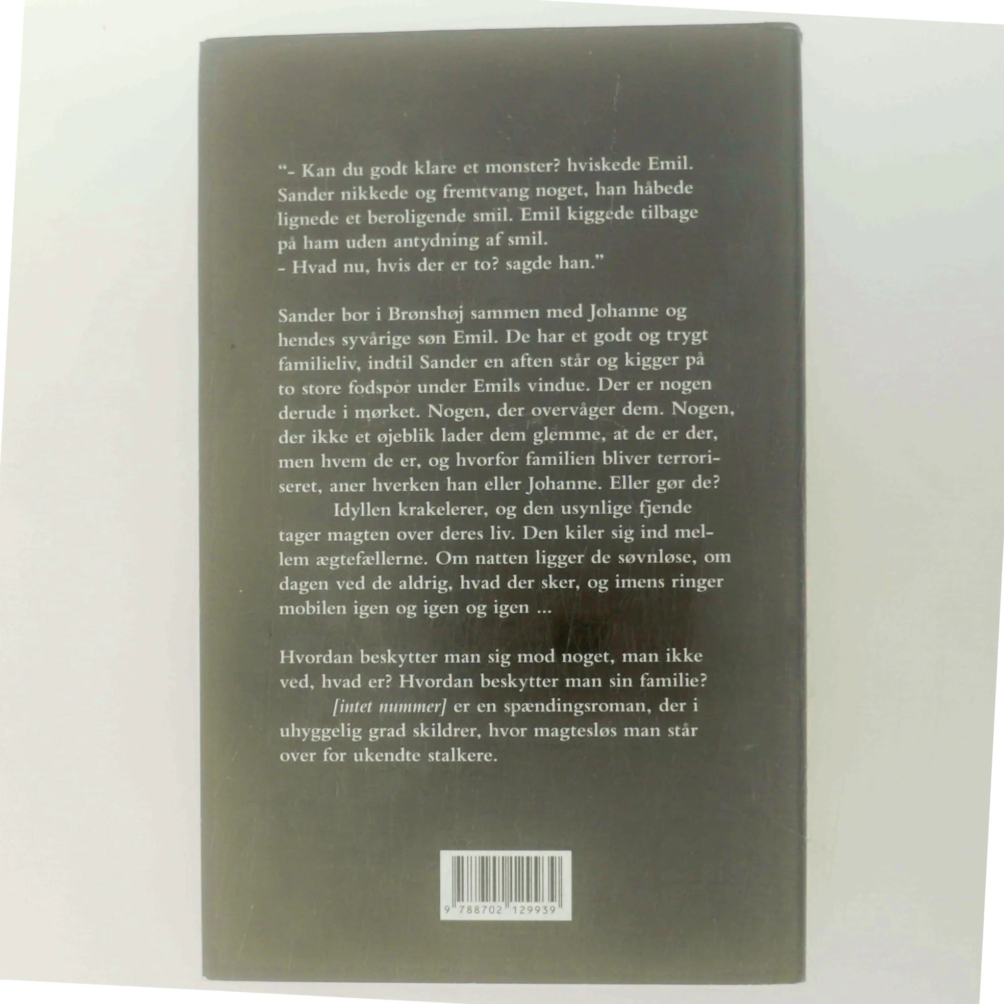 (Intet nummer) : spændingsroman af Irene Pedersen (f. 1952) (Bog)