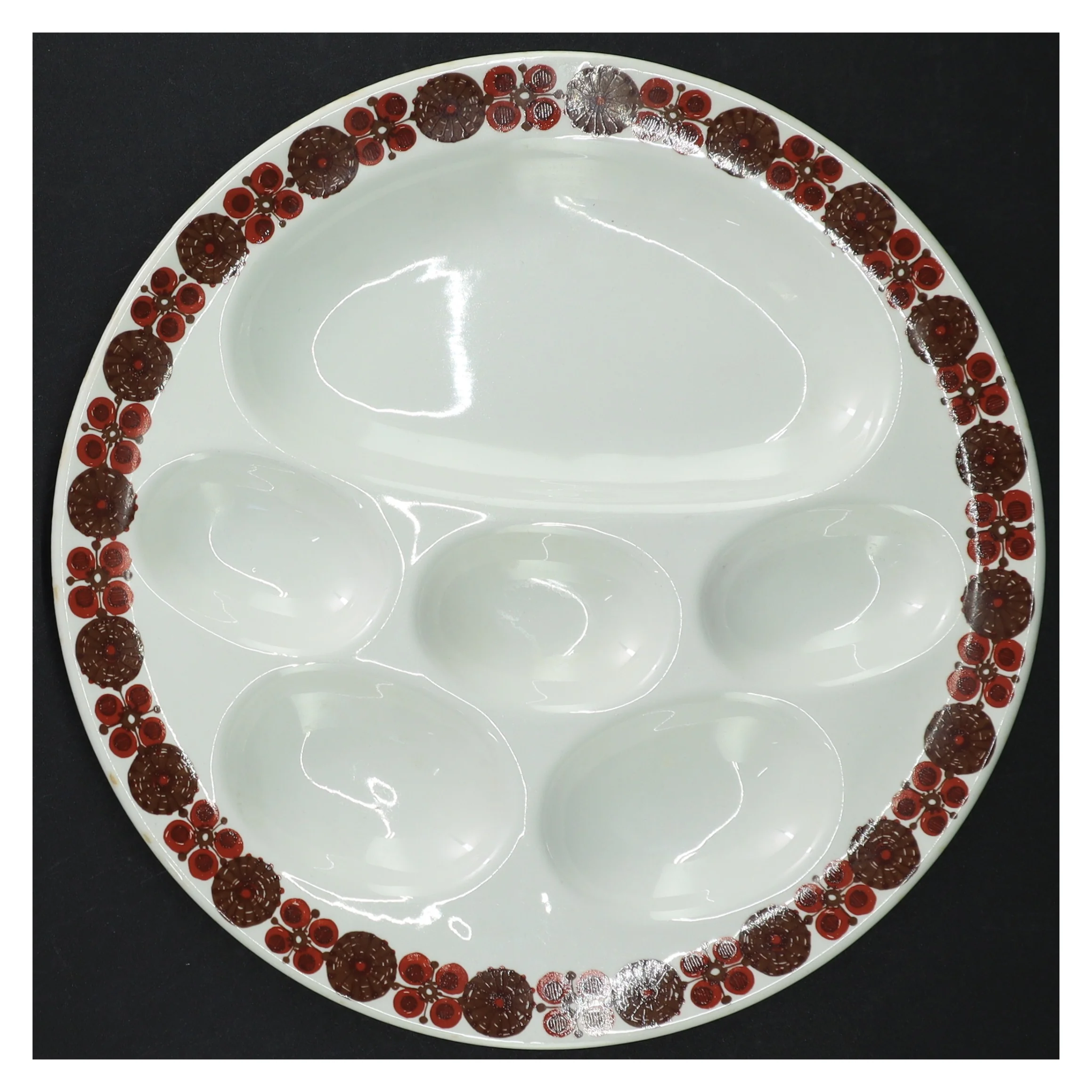 Porcelæns fad med ruminddeling fra Turi-design (str. Ø. 23,5 cm)