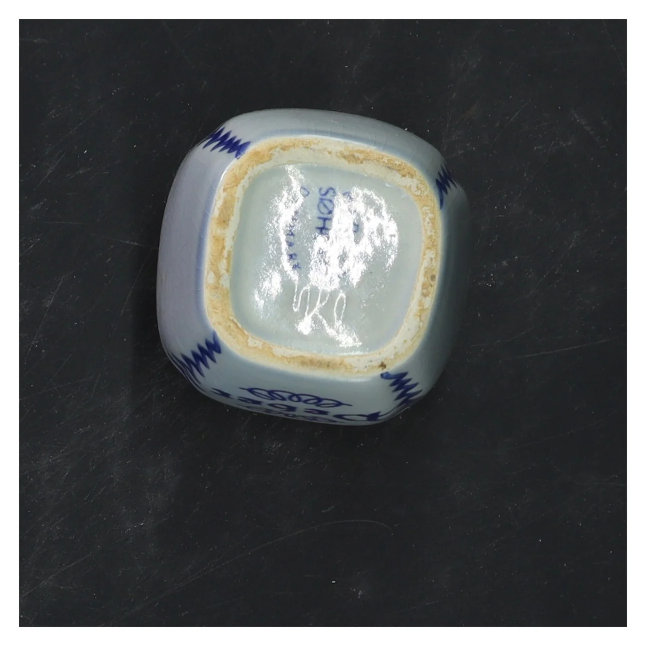 Keramisk peberdåse med korklåg fra Søholm (str. 9x6 cm)