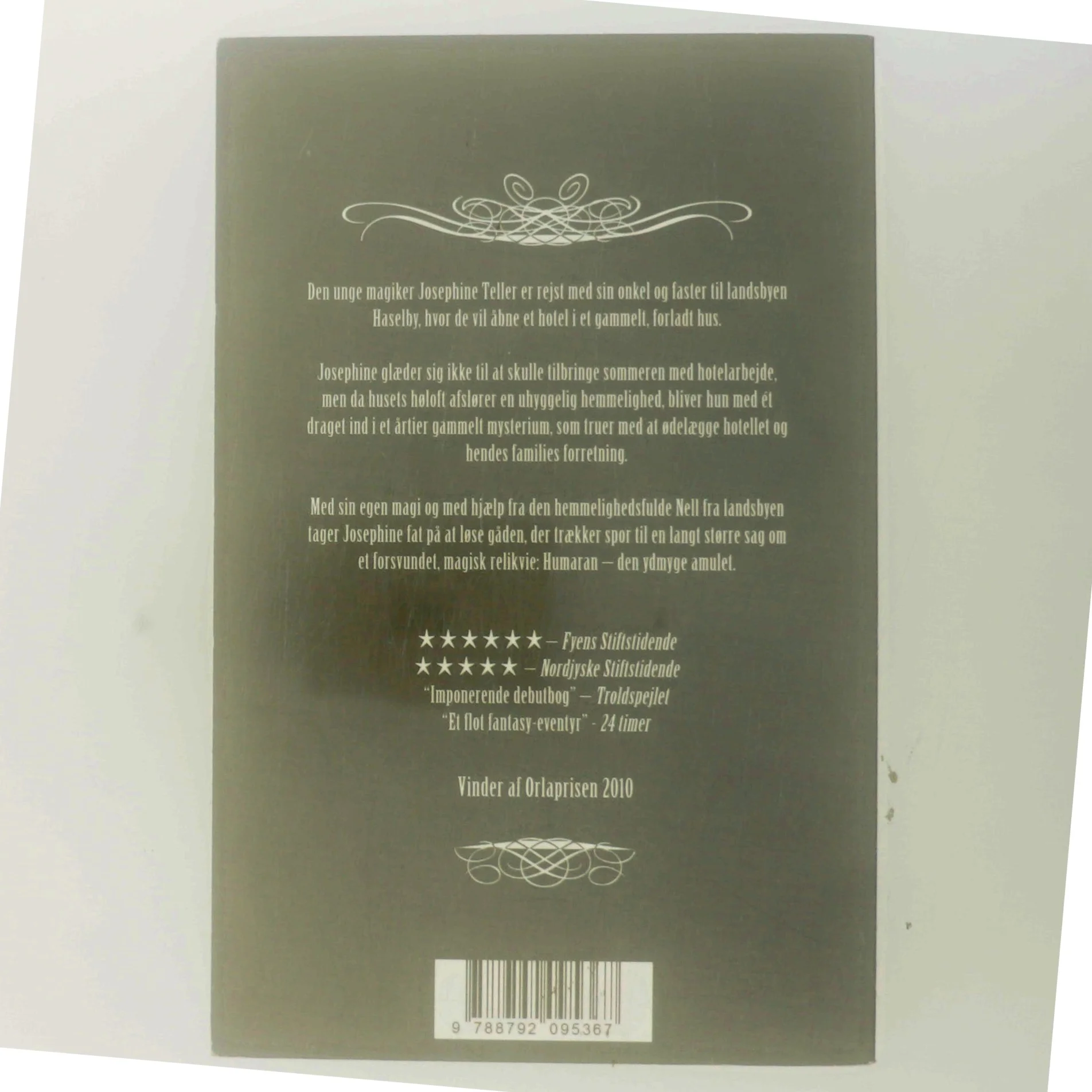 Den ydmyge amulet af Sascha Christensen (Bog)