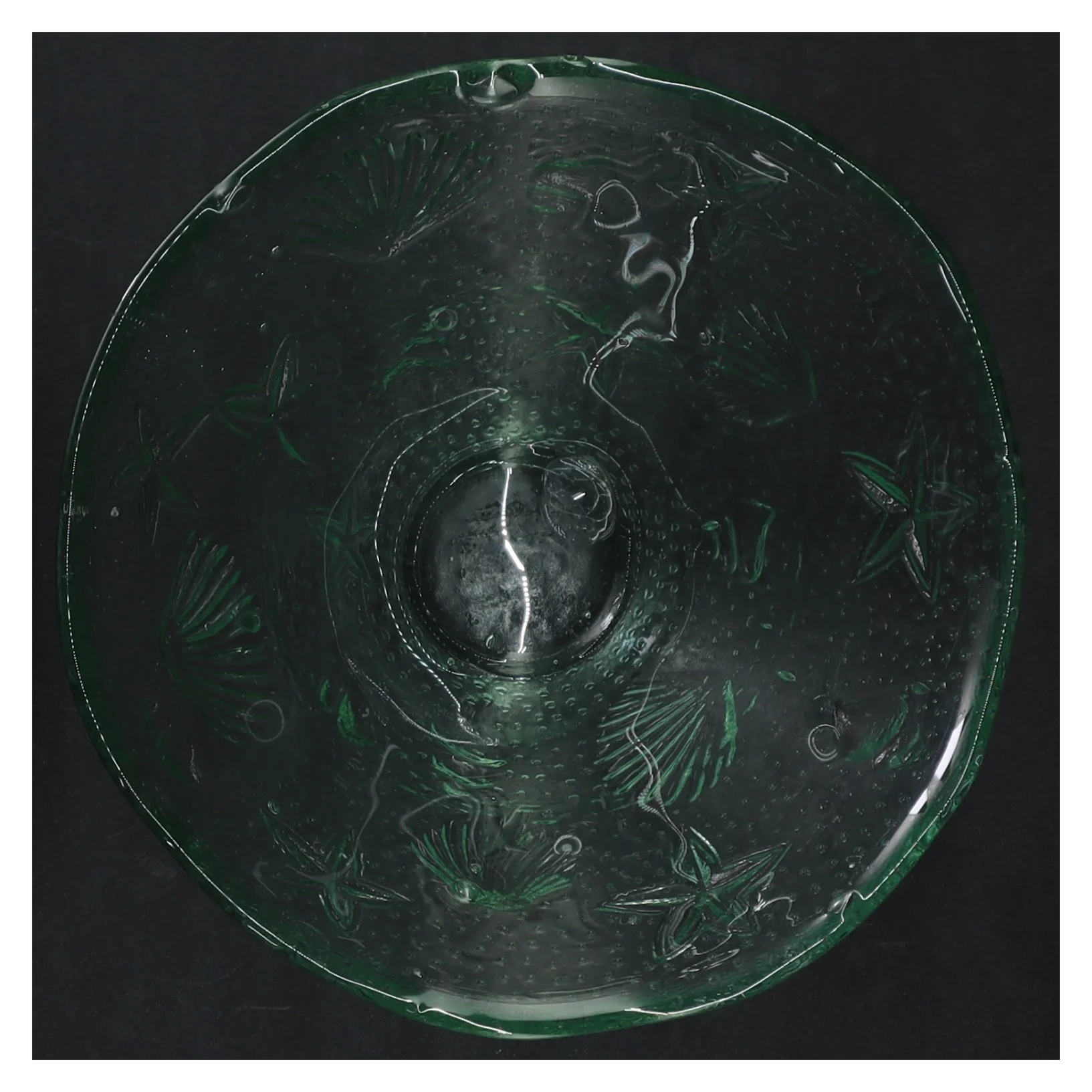 Grøn glas skål med dekoration (str. Ø. 15 cm)