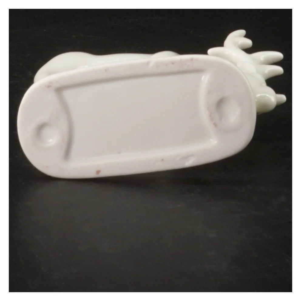 Hvid porcelæn elgfigur (str. 9,5 x. 7,5 cm)