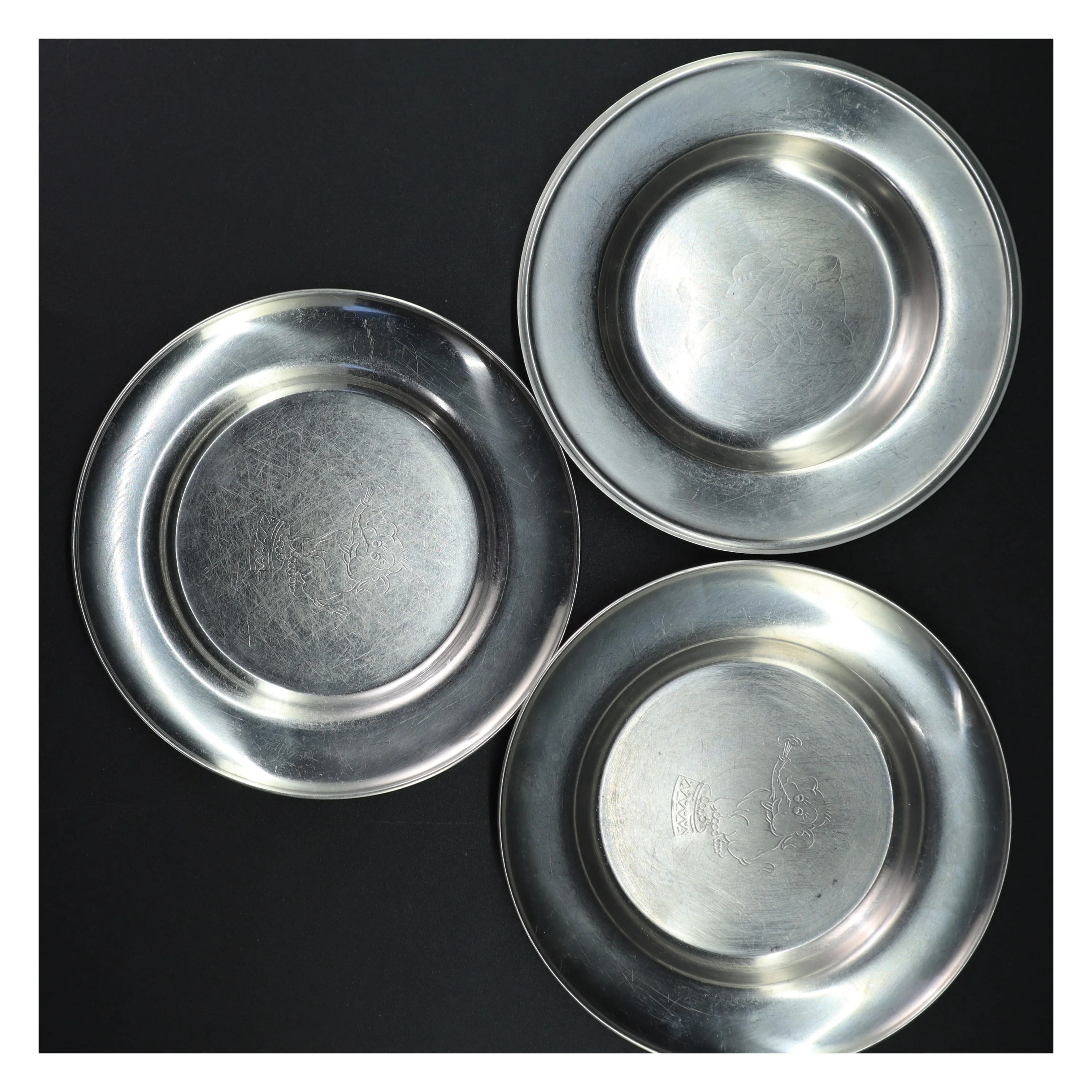 Metaltallerkener med gravering (3 stkl) (str. Ø 19 cm)