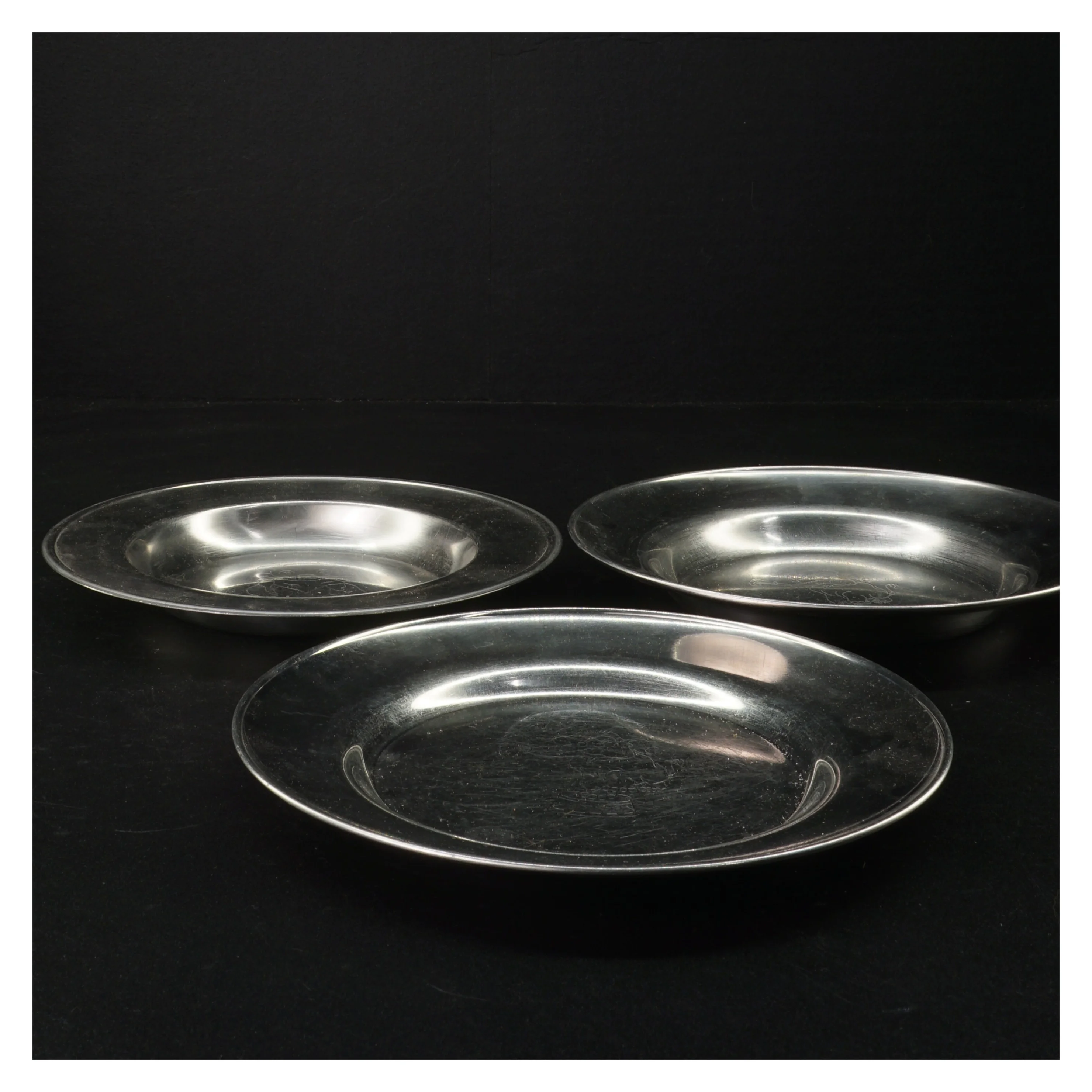 Metaltallerkener med gravering (3 stkl) (str. Ø 19 cm)