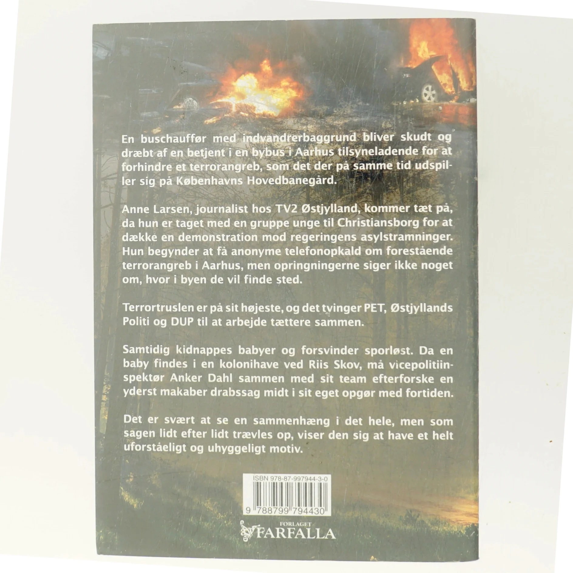 Falkejagt : kriminalroman af Inger Gammelgaard Madsen (Bog)