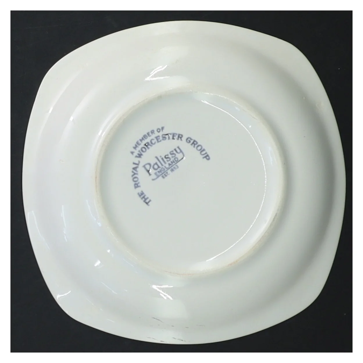 Keramisk lille tallerken med mønster fra Palissy (str. 12,5 cm)