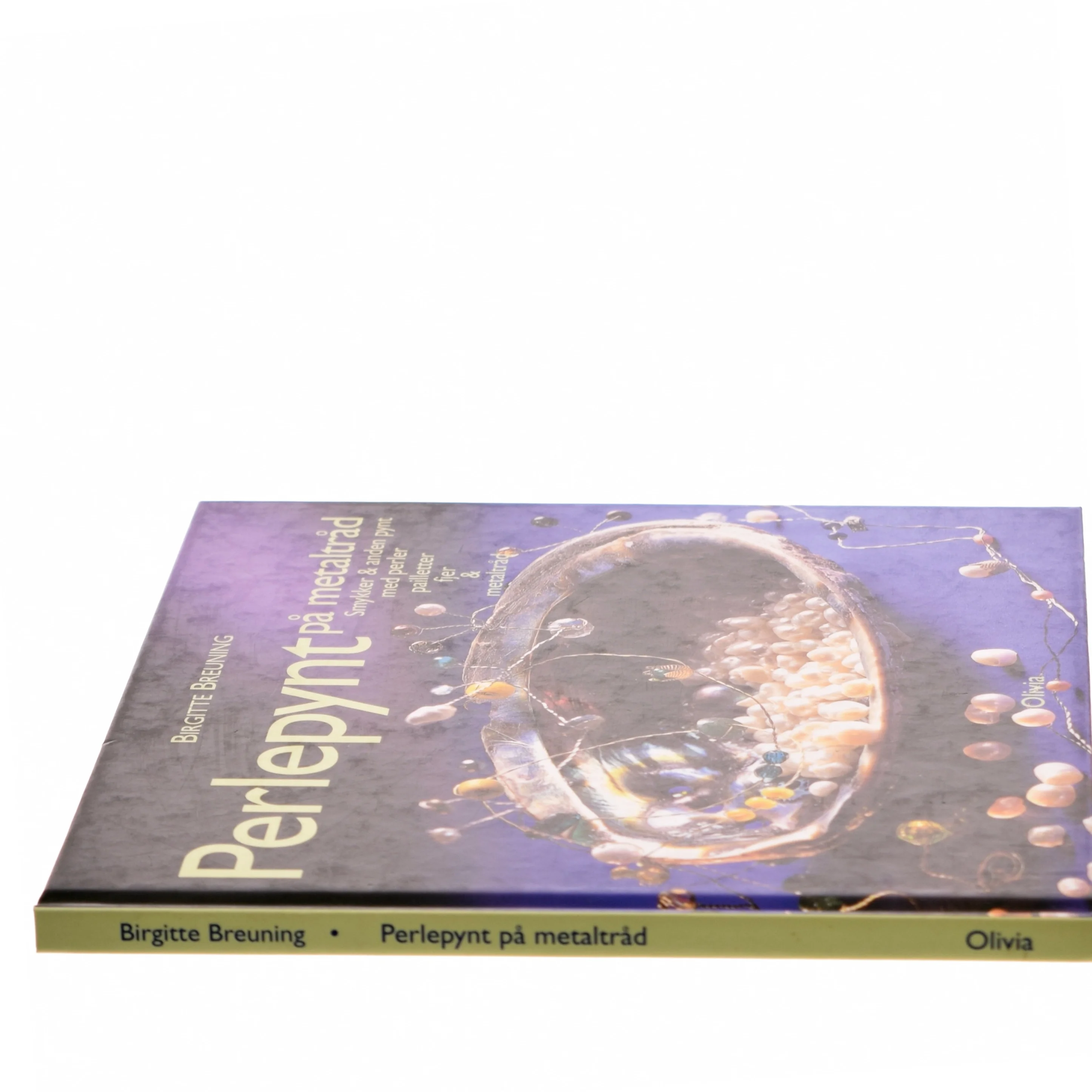 Perlepynt på metaltråd : smykker & anden pynt med perler, pailletter, fjer & metaltråd af Birgitte Breuning (Bog)