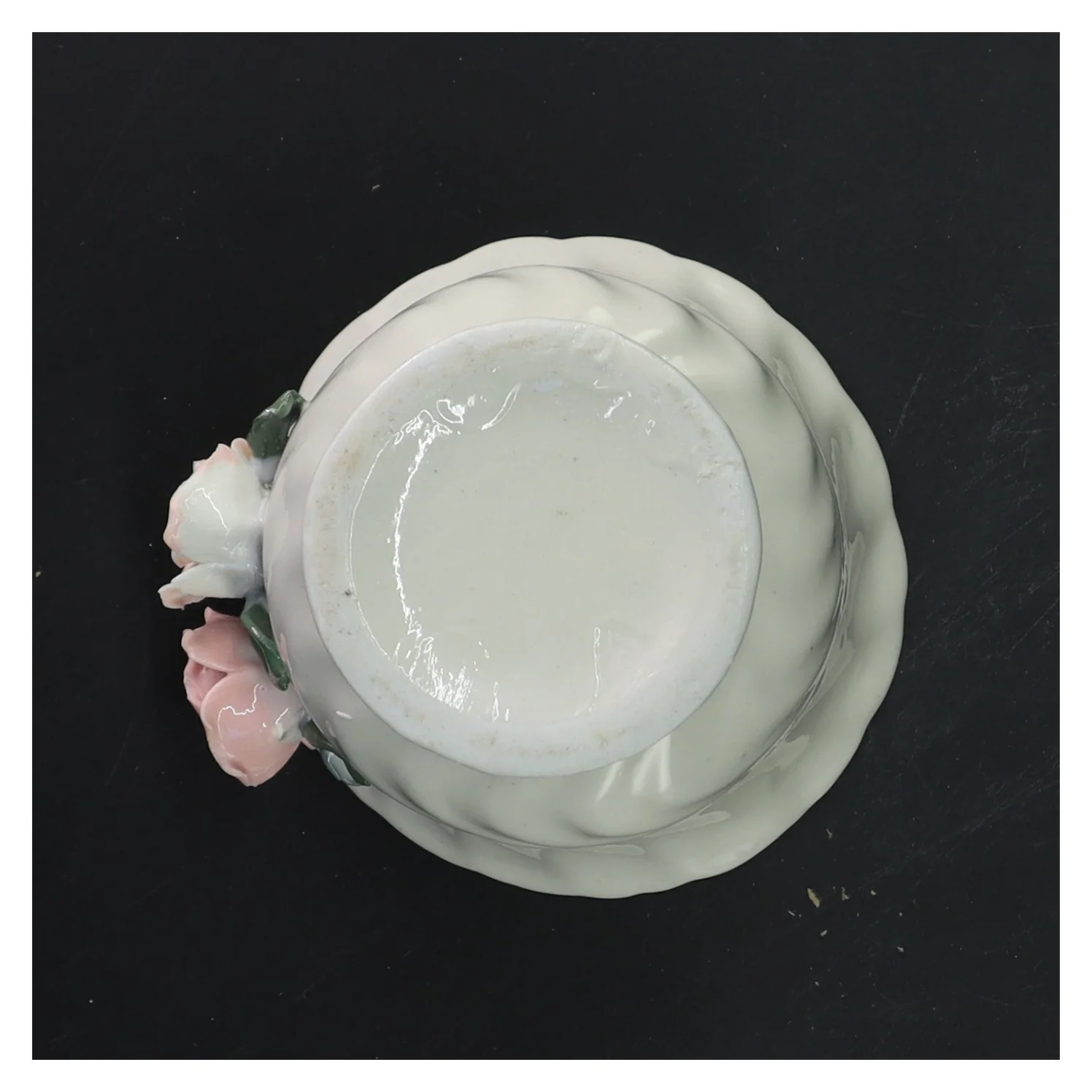 Porcelænsvaske med roser (str. Ø 10,5x h 9 cm)