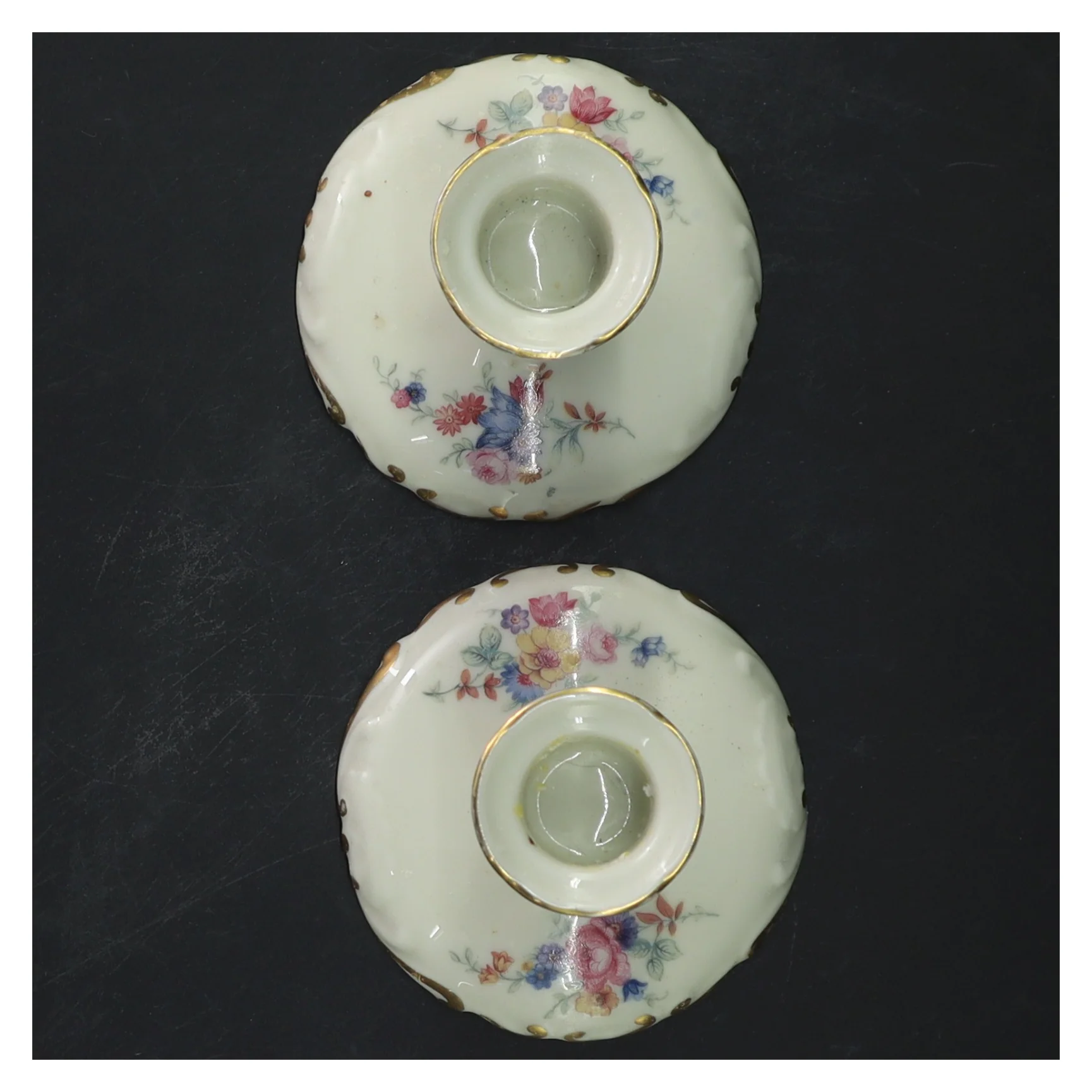 Porcelænslysestager med blomstermønster (str. Ø 8x6,5 cm)