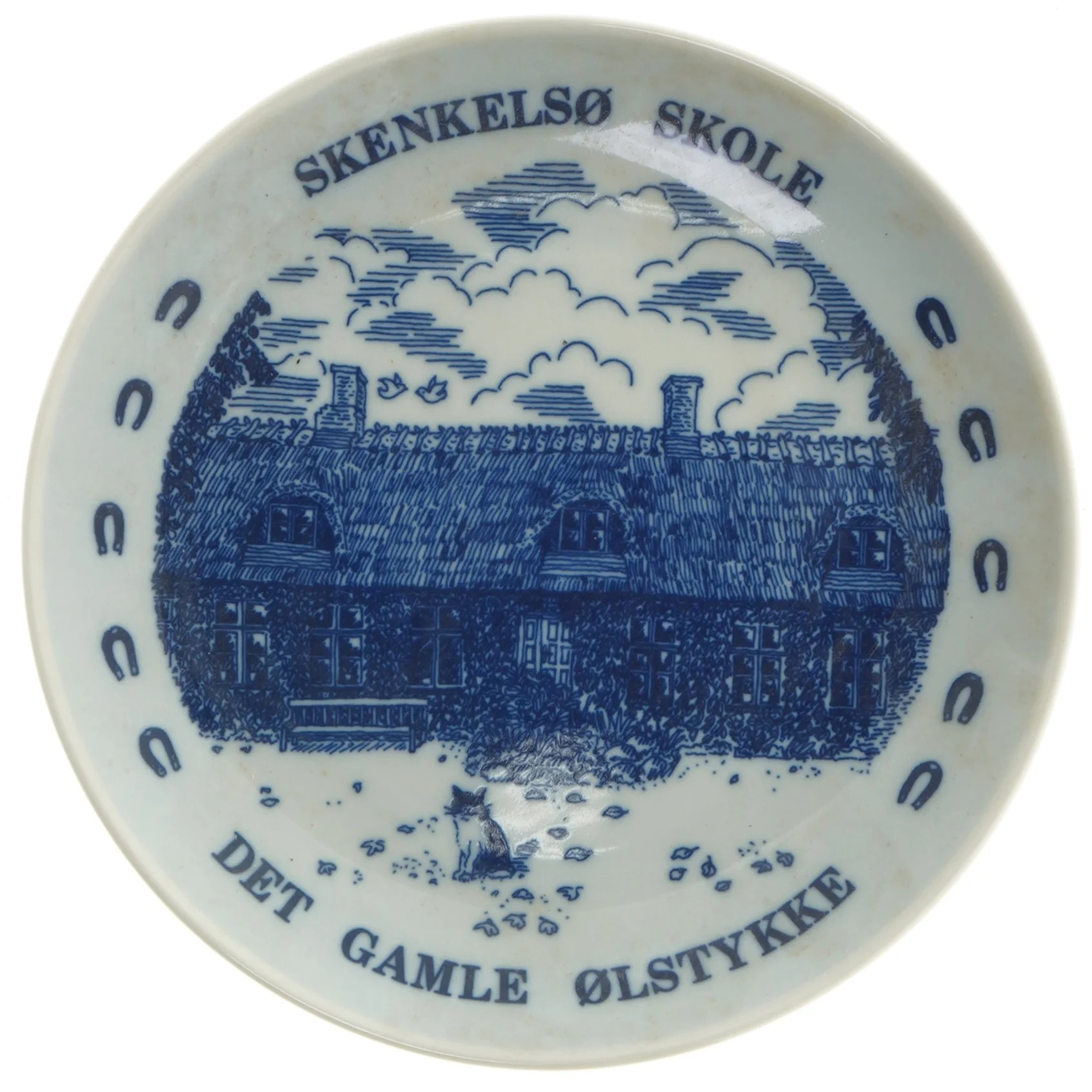 Porcelænstallerken med Skenkelsø Skole motiv fra Lise Porcelain (str. 19,5 cm)