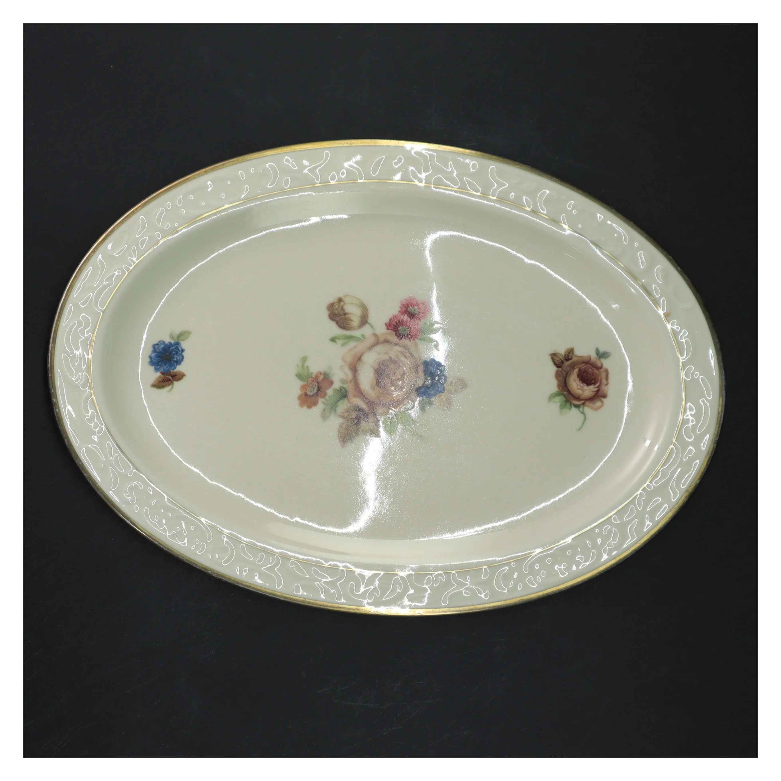 Ovalt porcelænsfad med blomster fra KPM (str. Ø 26,5xØ 18,5 cm)