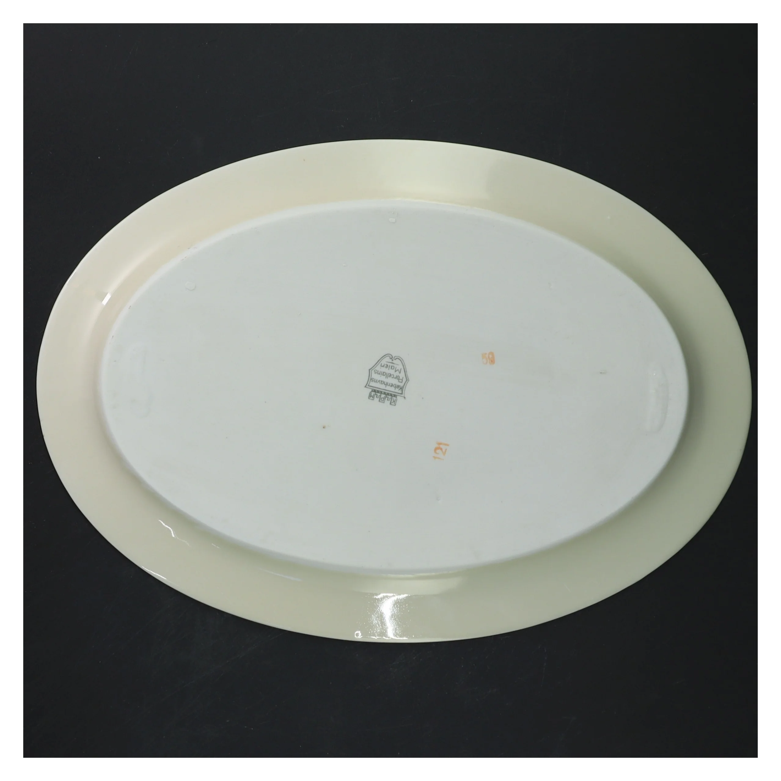 Ovalt porcelænsfad med blomster fra KPM (str. Ø 26,5xØ 18,5 cm)