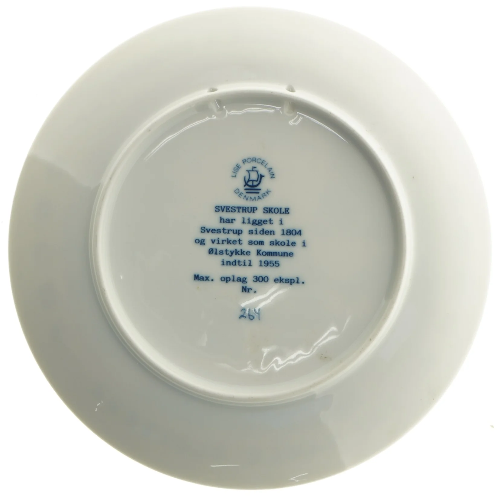 Dekorativ porcelænstallerken fra Lyngby Porcelæn (str. Ø 19,5 cm)