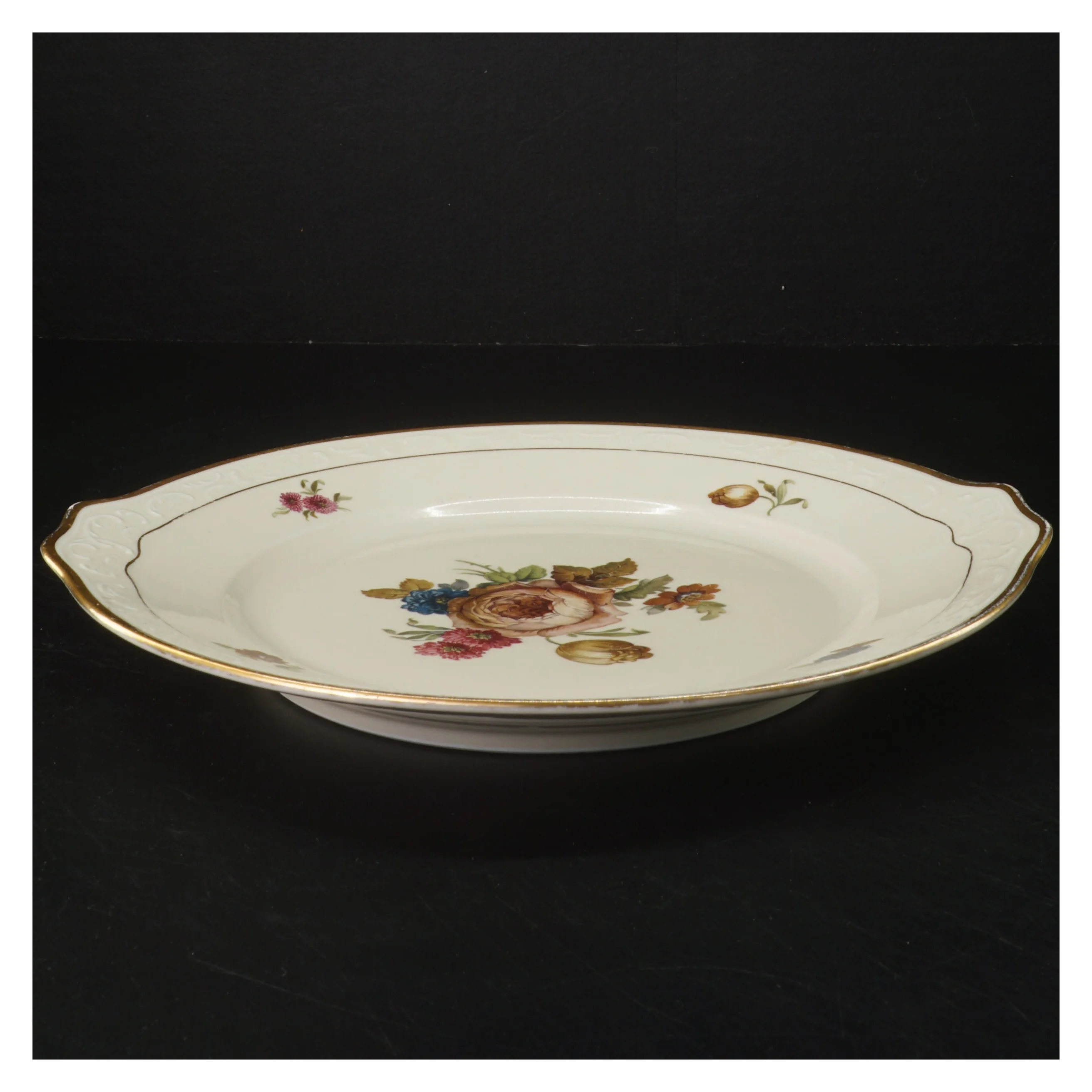 Dekorativ porcelænsfad med blomstermotiv fra KPM (str. Ø 26 cm)