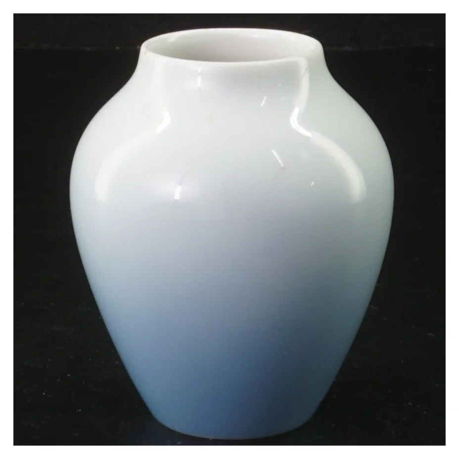 Porcelænsvase med blomstermotiv fra Bing & Grøndahl (str. 8,5 cm)