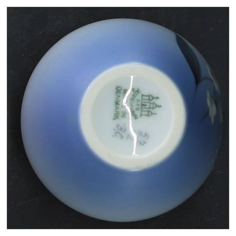 Porcelænsvase med blomstermotiv fra Bing & Grøndahl (str. 8,5 cm)