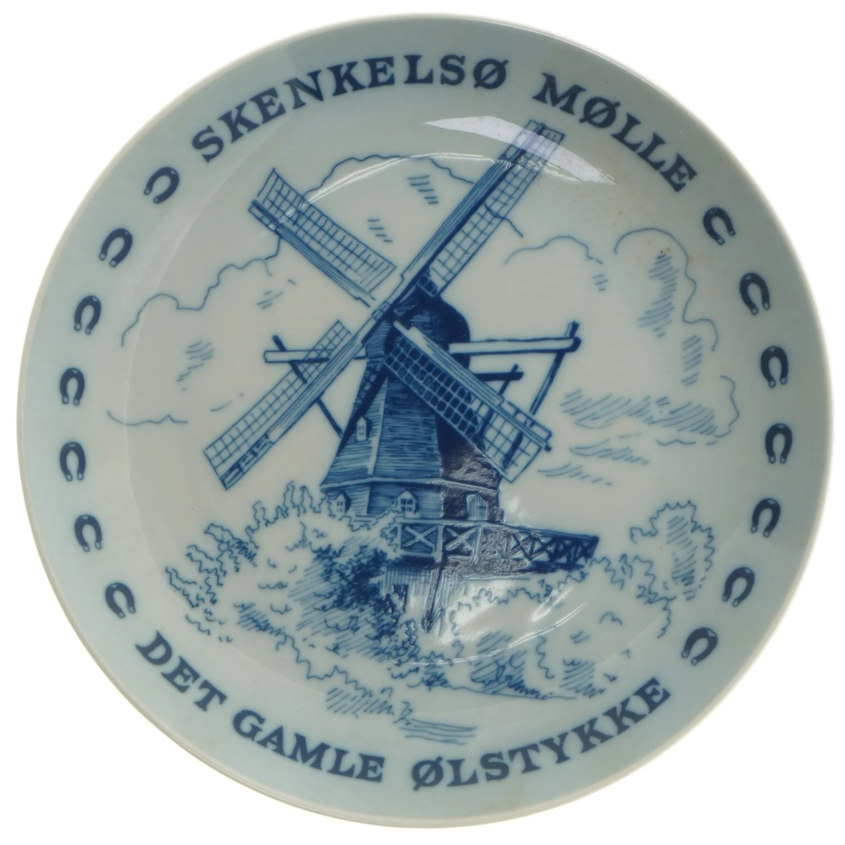 Porcelænstallerken med mølledesign fra Lise Porcelain (str. Ø 19,5 cm)