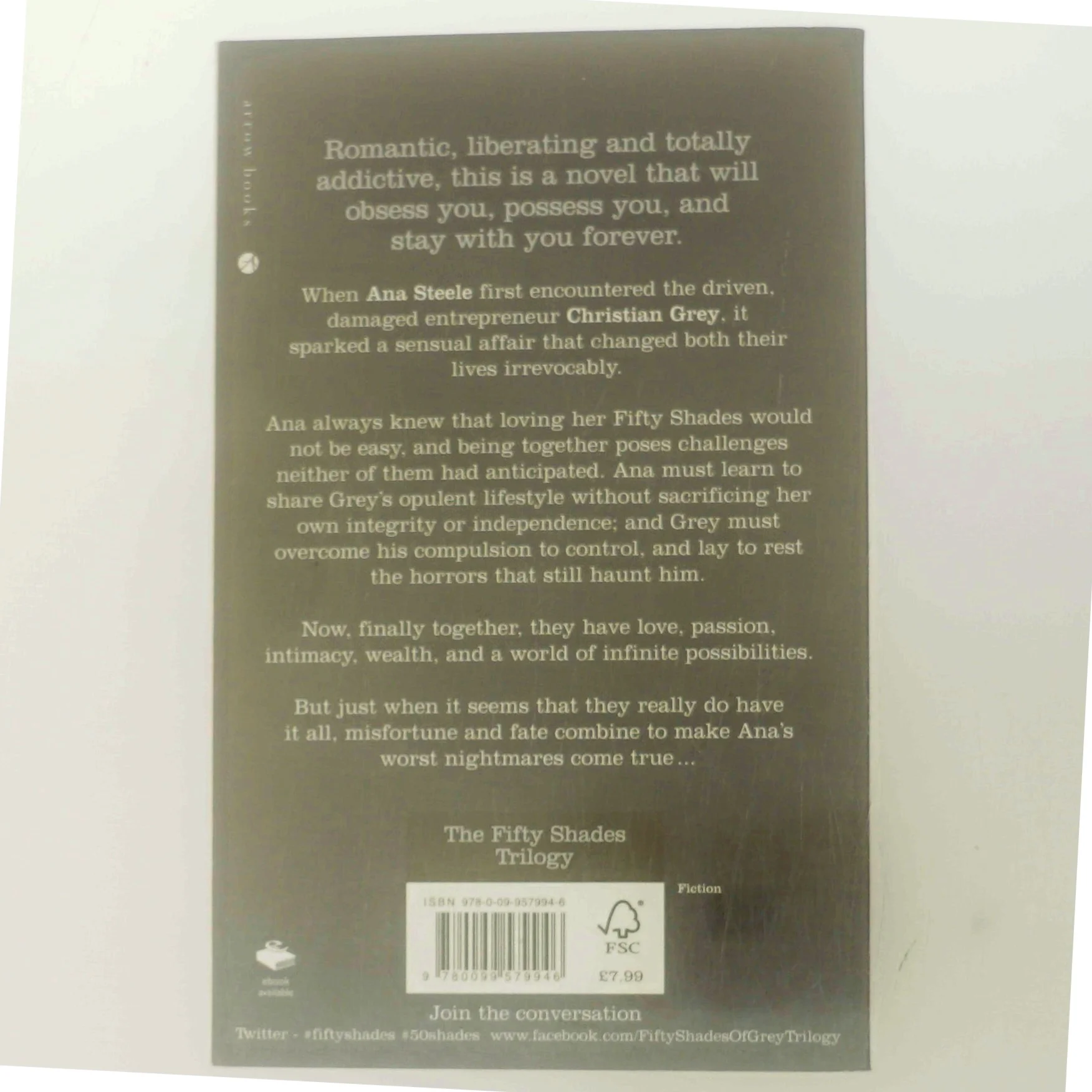 Fifty shades freed af E. L. James (Bog)