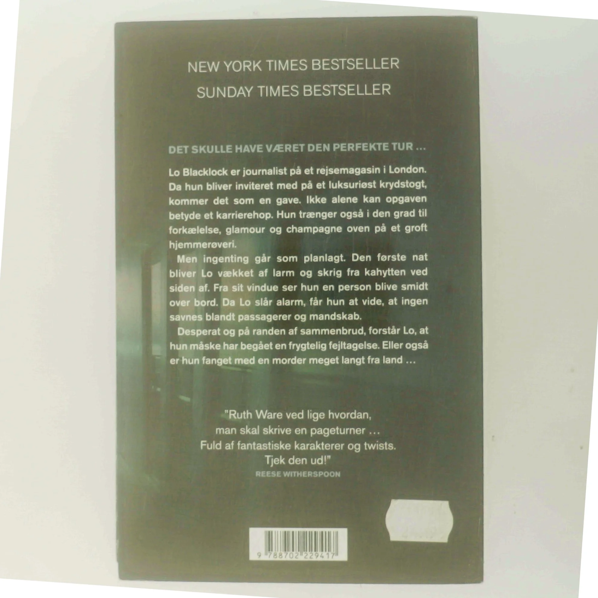 Kvinden i kahyt nr. 10 : thriller af Ruth Ware (f. 1977) (Bog)