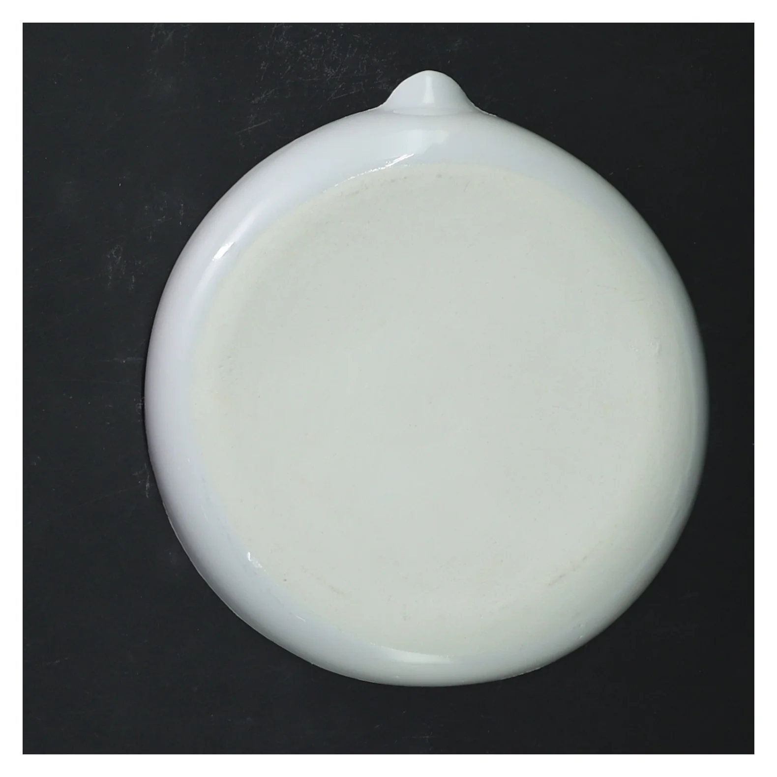 Porcelæn skål med hældetud fra Scientific Pueblo (str. Ø 13 cm)