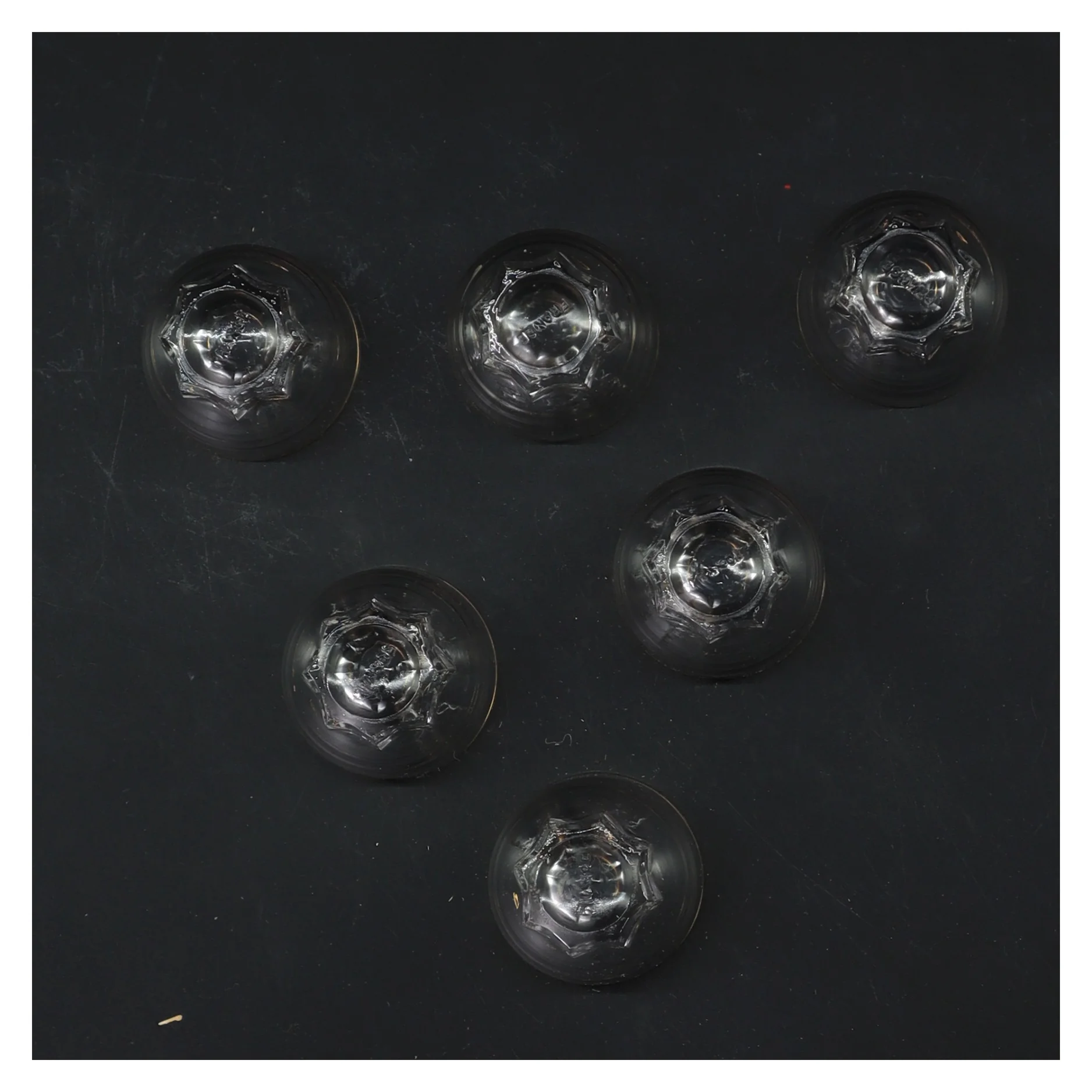 Sæt af 6 glas med gylden kant (str. 6 stk Ø 4 cm)